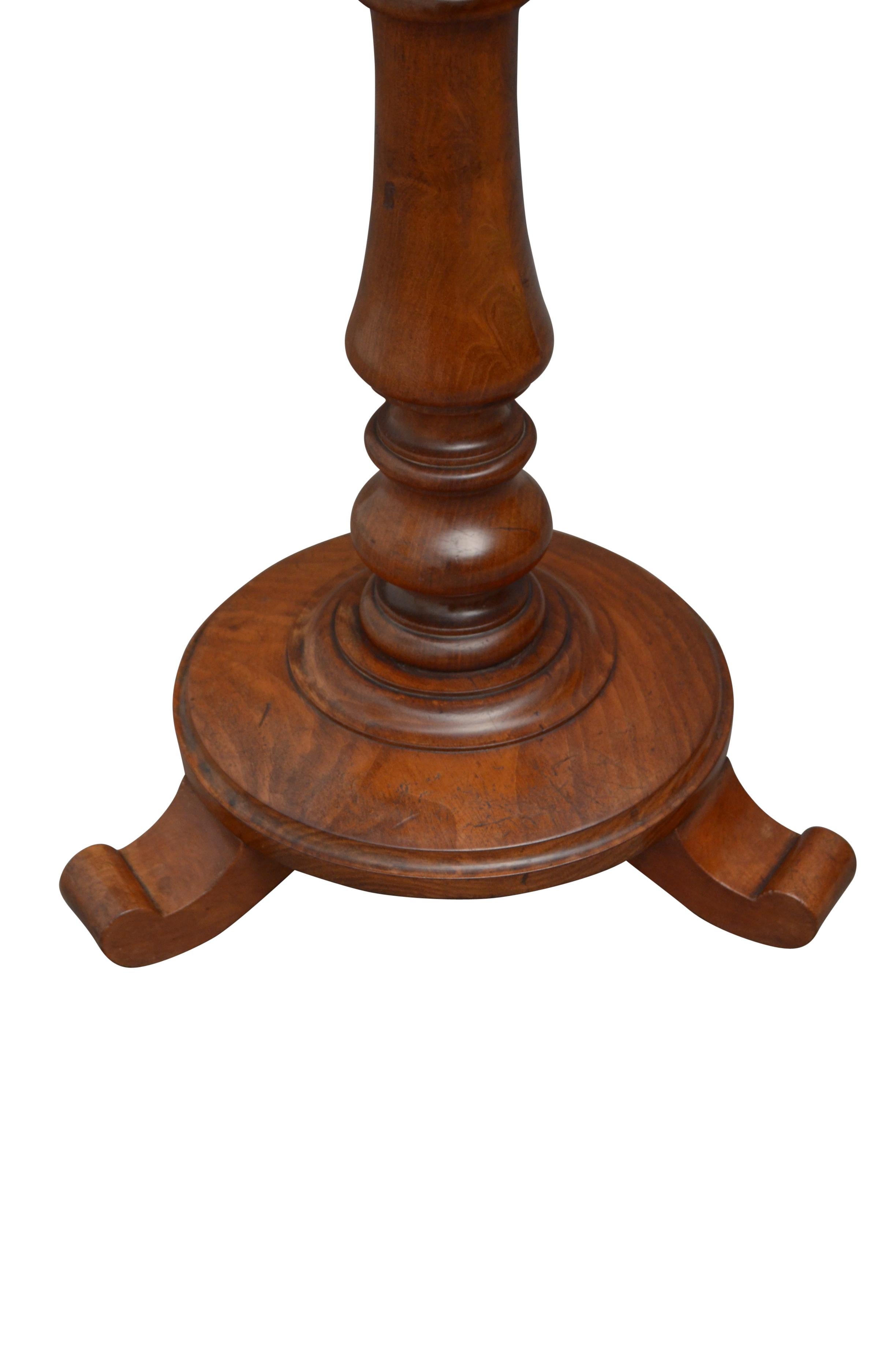 Leather English William IV Mahogany Occasional Table For Sale