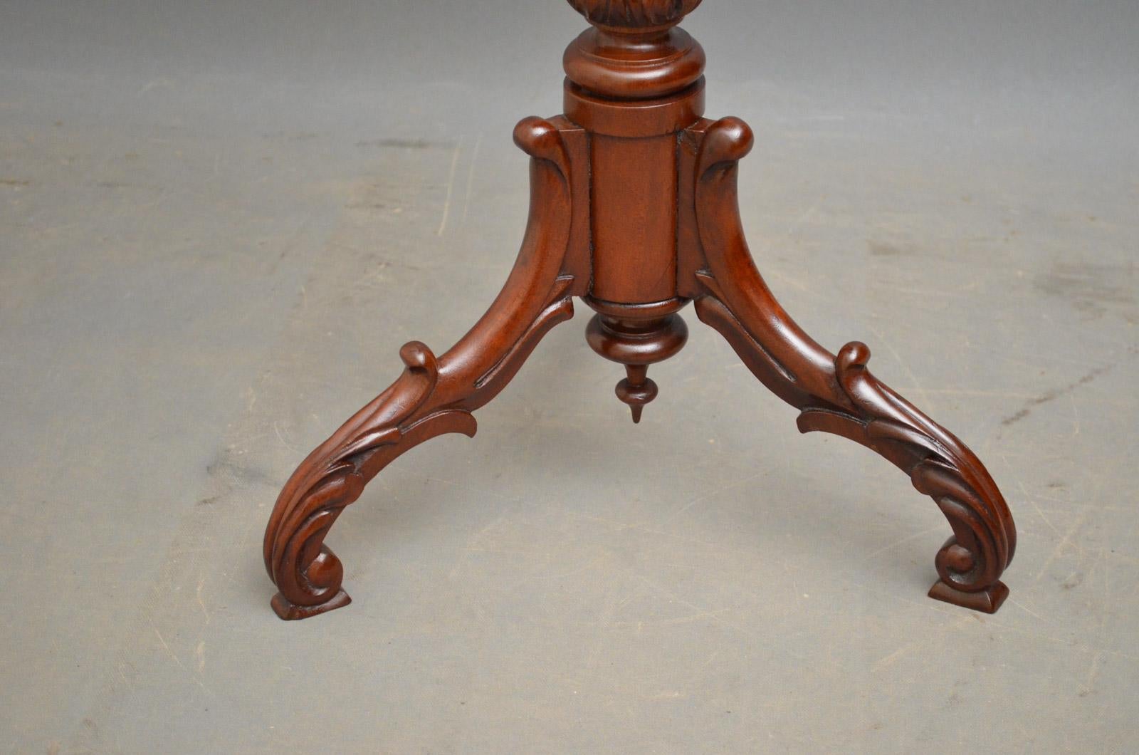 Acajou Table d'appoint en acajou de style William IV en vente