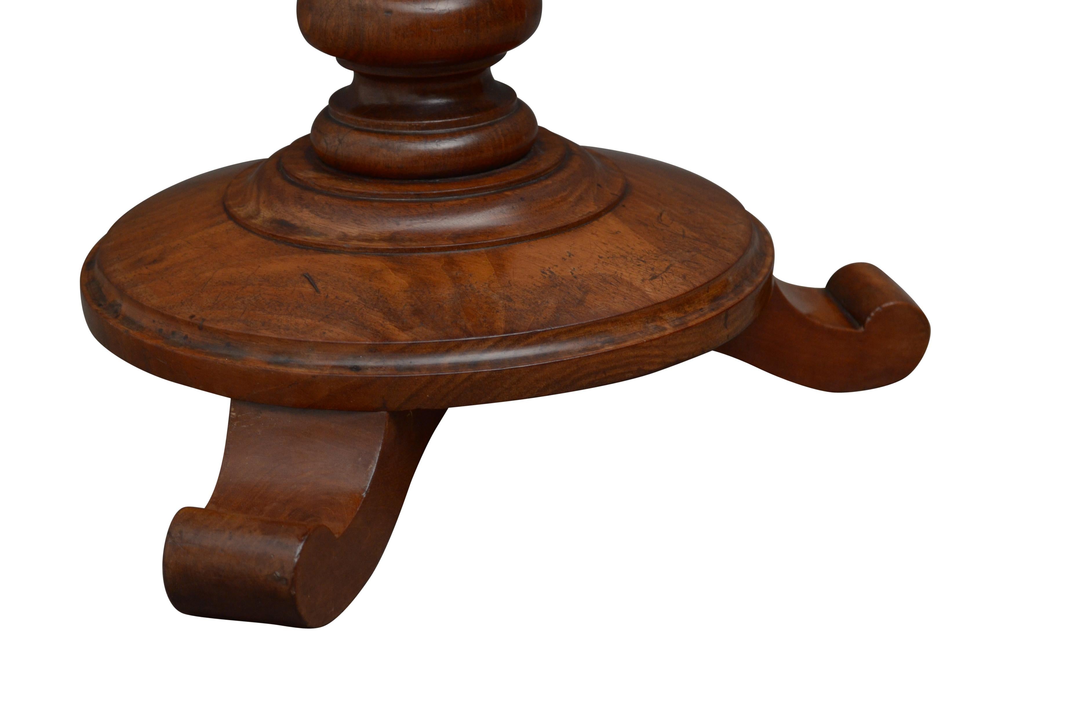 English William IV Mahogany Occasional Table For Sale 1