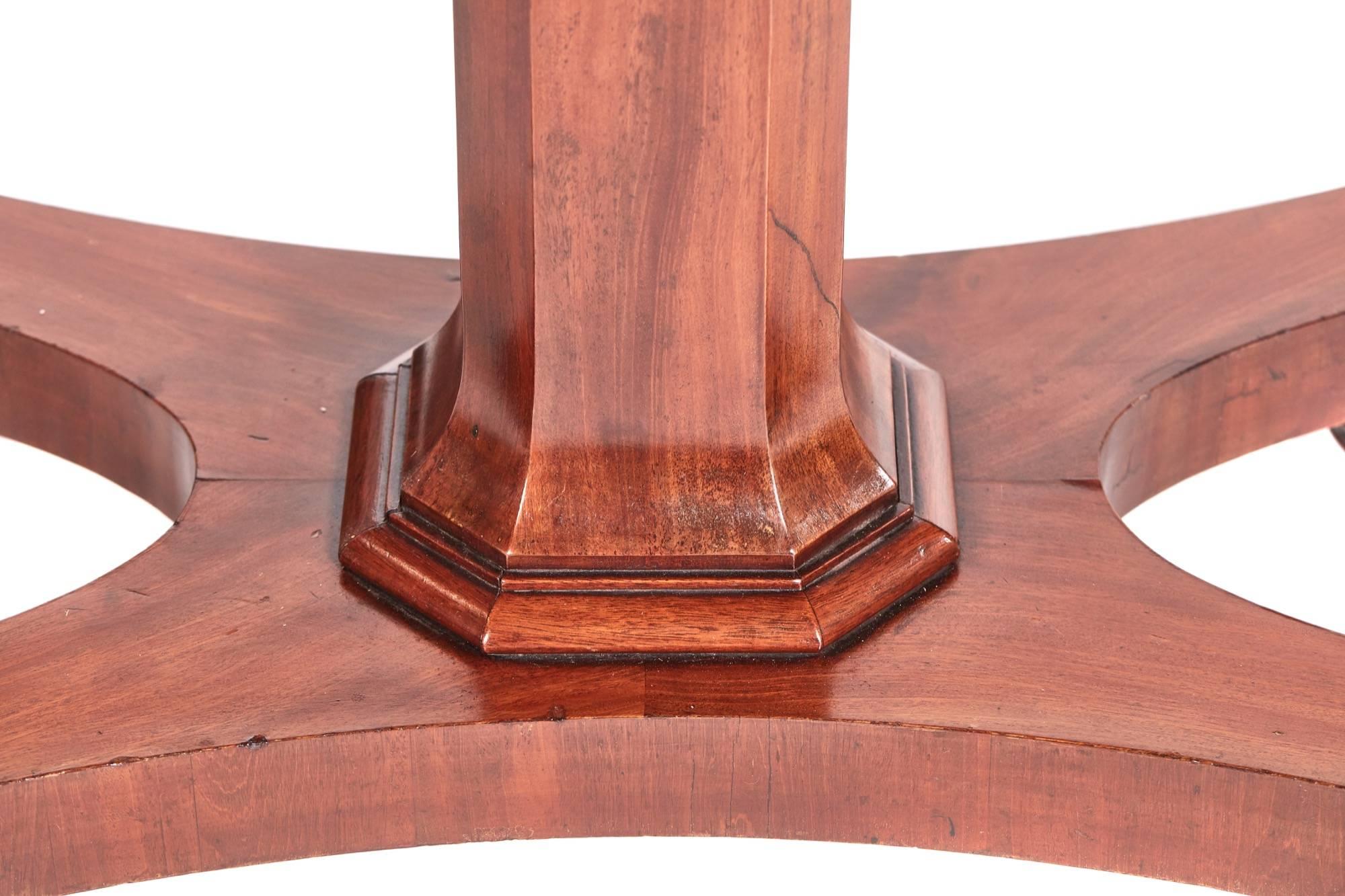 William IV mahogany reading table, with two adjustable lift up reading stands, the top lifts up and slide, supported on a octagonal column, standing on a shaped plinth base with turned feet
Lovely color and condition
Measures: 36