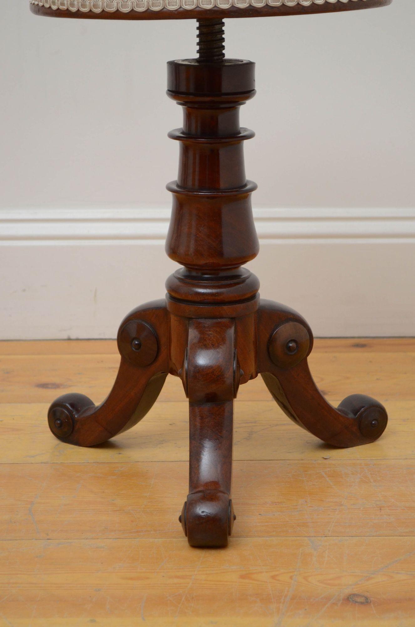 William IV Mahogany Revolving Stool In Good Condition For Sale In Whaley Bridge, GB