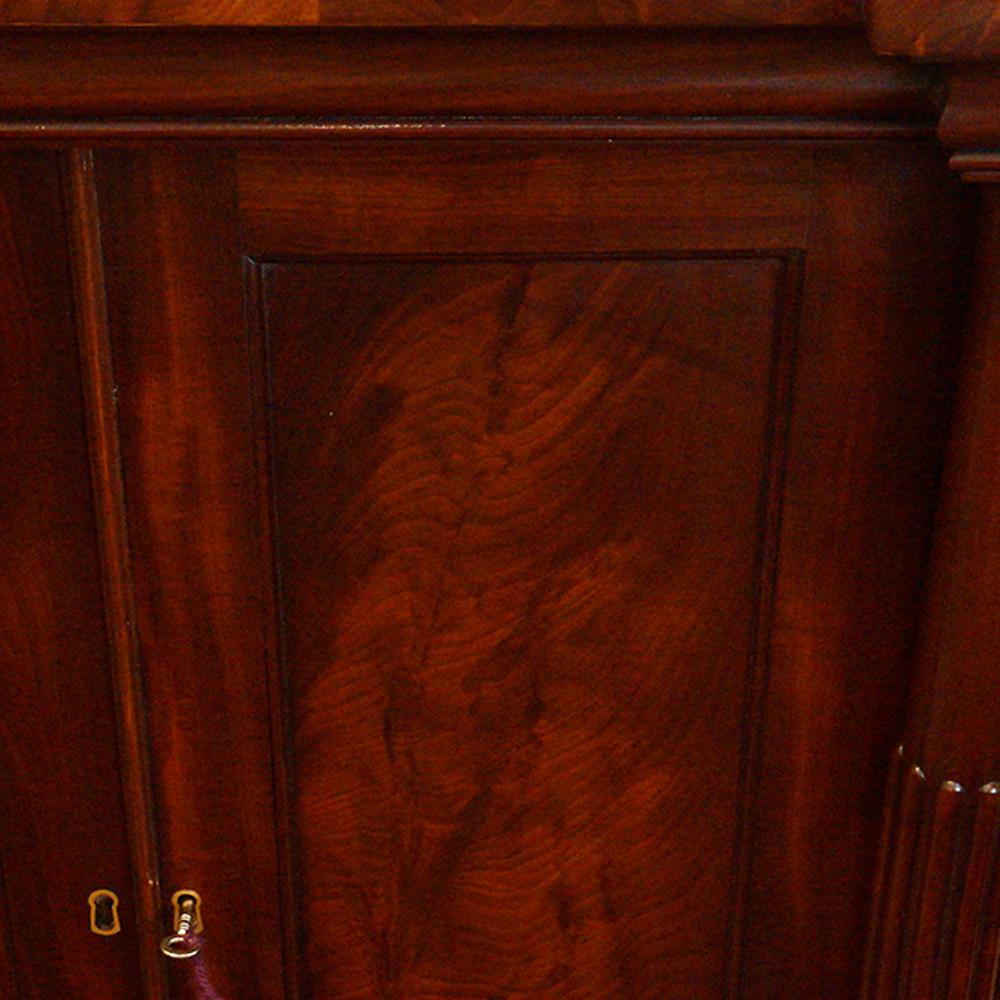 English William IV mahogany side cabinet chiffonier sideboard, 19th.century In Good Condition In Salisbury, Wiltshire
