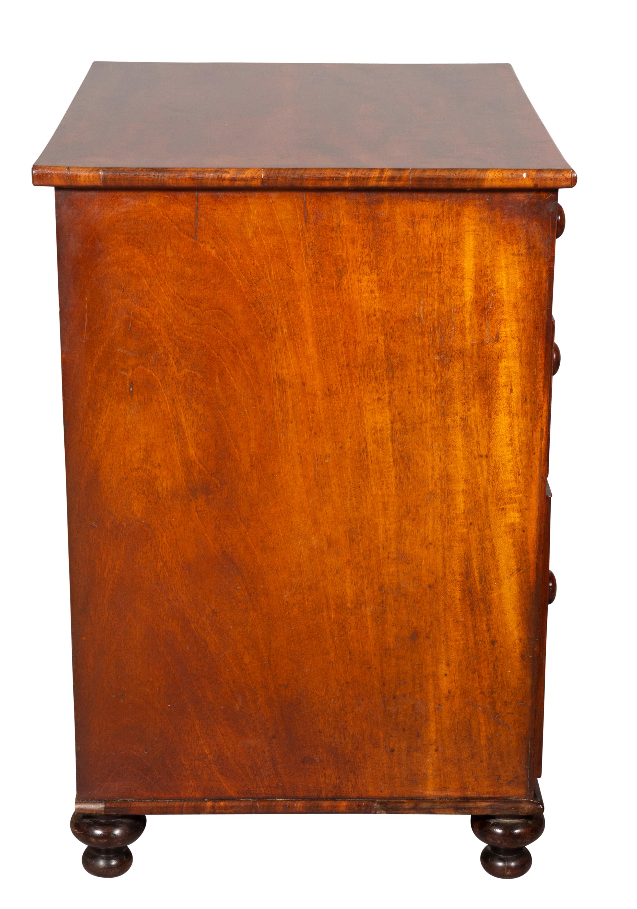 William IV Mahogany Small Chest of Drawers For Sale at 1stDibs