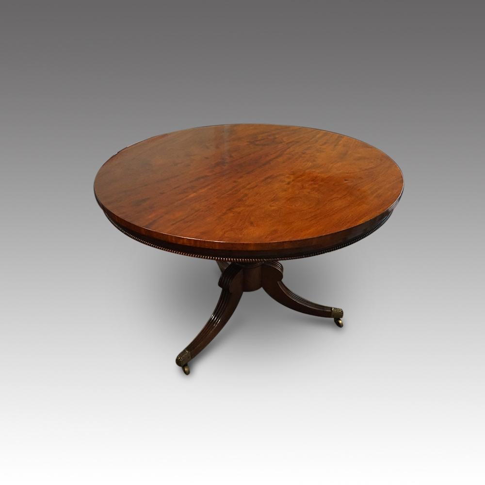 William IV mahogany small dining table 
This William IV mahogany small dining table was made circa 1820. 
It is of the desirable circular shape which makes this a good social dining table.
The circular top with the slim apron with the beaded edge