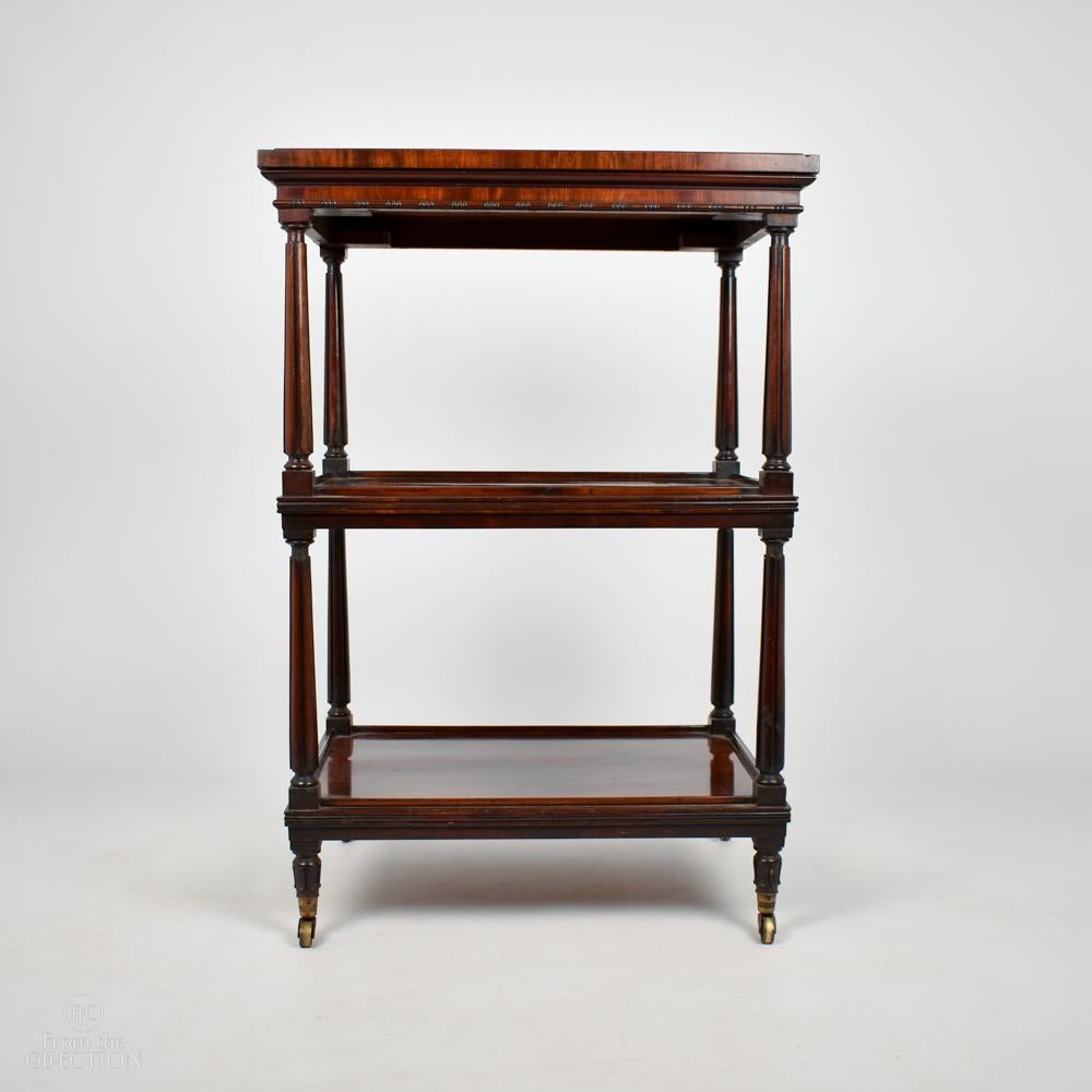 William IV Mahogany Three-Tier Dumbwaiter, Circa 1840 In Good Condition For Sale In Lincoln, GB