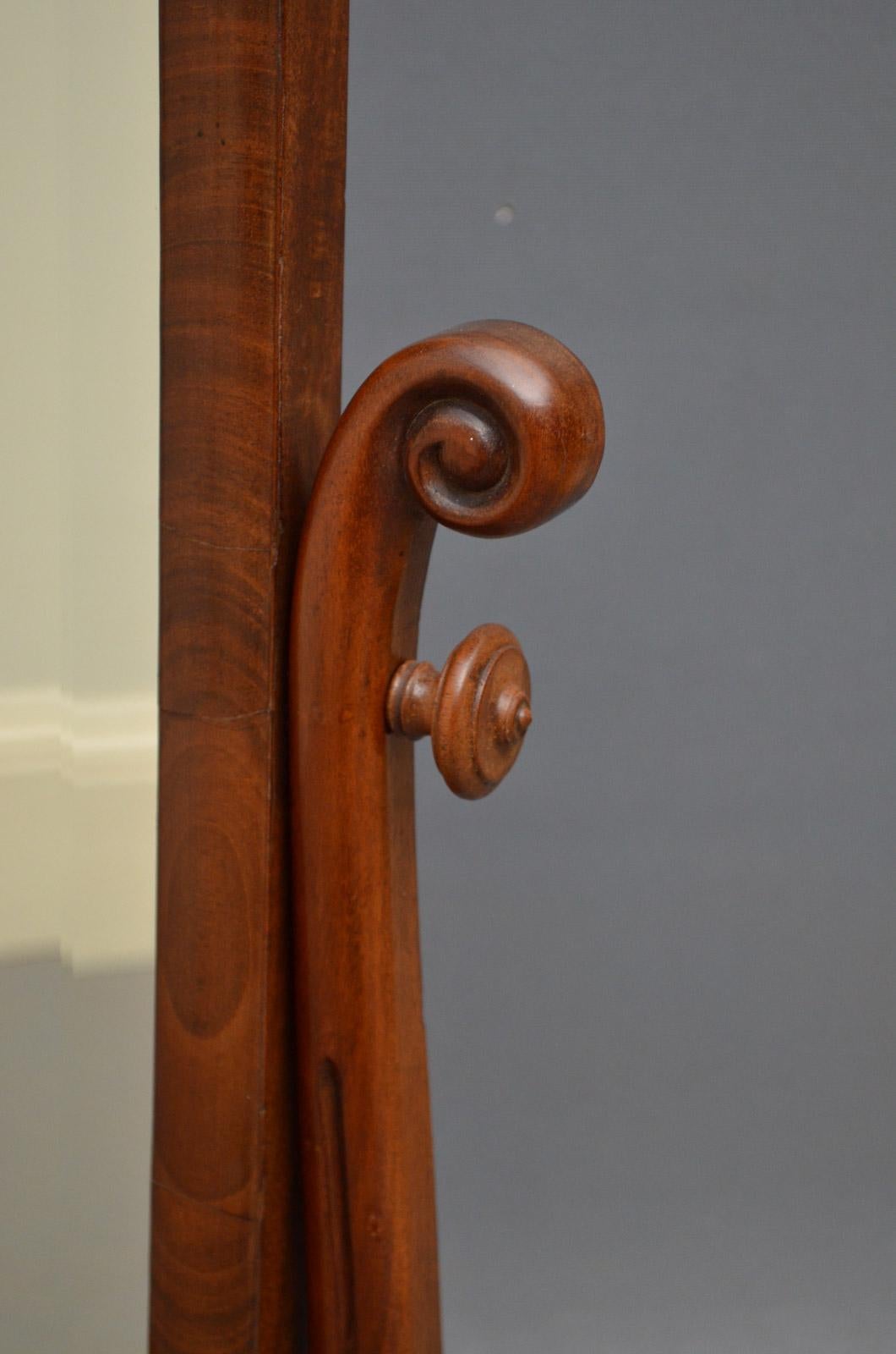 Sn3772 fine William IV dressing table mirror, having bevelled edge glass plate supported on fine carving terminating in flamed mahogany base with carved edge and bun feet, all in wonderful condition throughout - ready to place at home, circa