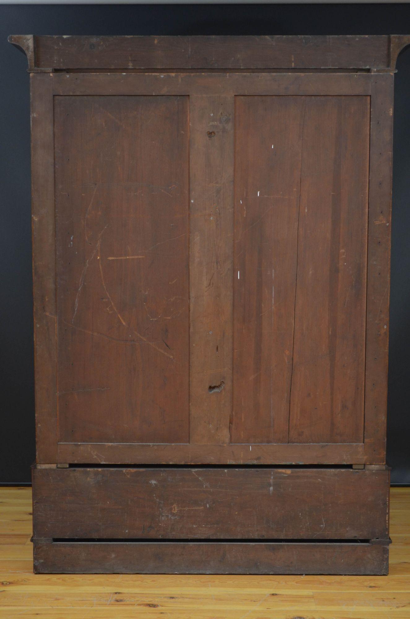 William IV Mahagoni Kleiderschrank mit zwei Türen im Angebot 10