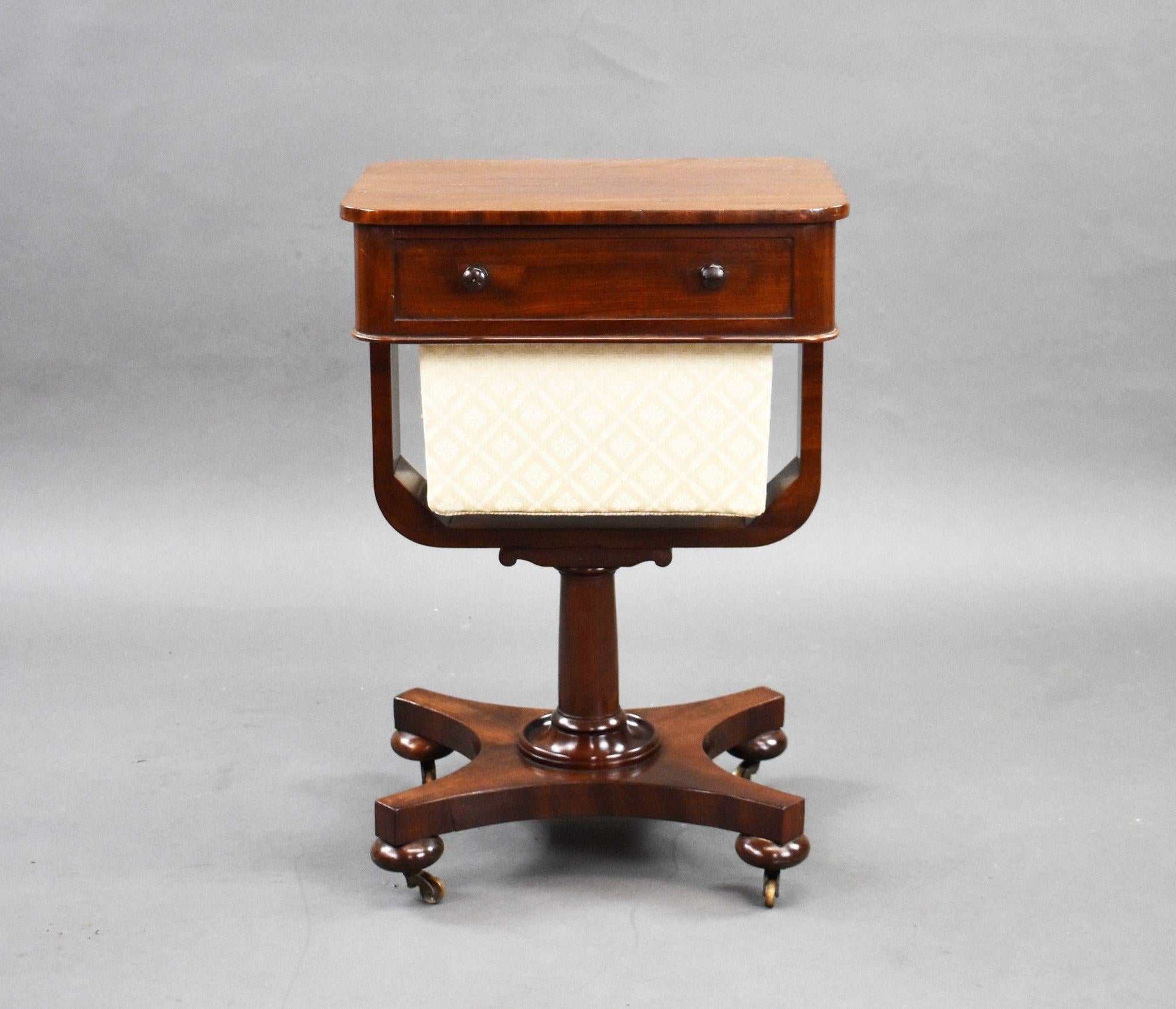 For sale is a good quality William IV mahogany work table, having a single drawer over a basket, above the stem terminating on a platform base on bun feet, raised on castors. This piece is in excellent condition for its age.

Width: 51cm Depth: 41cm