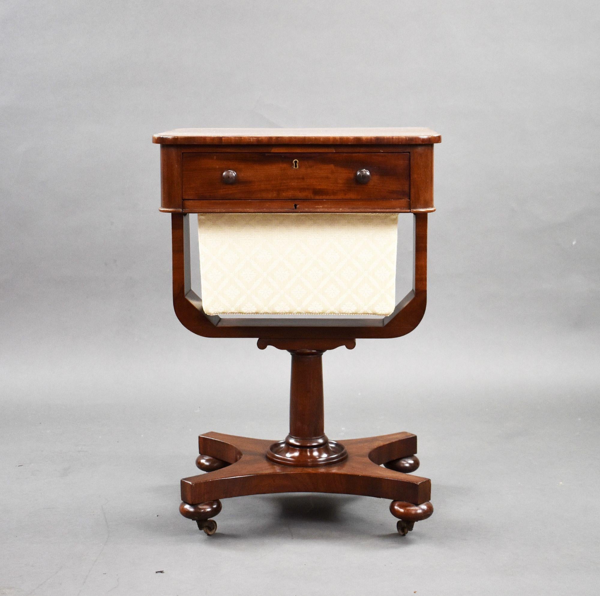 William IV Mahogany Work Table In Good Condition For Sale In Chelmsford, Essex