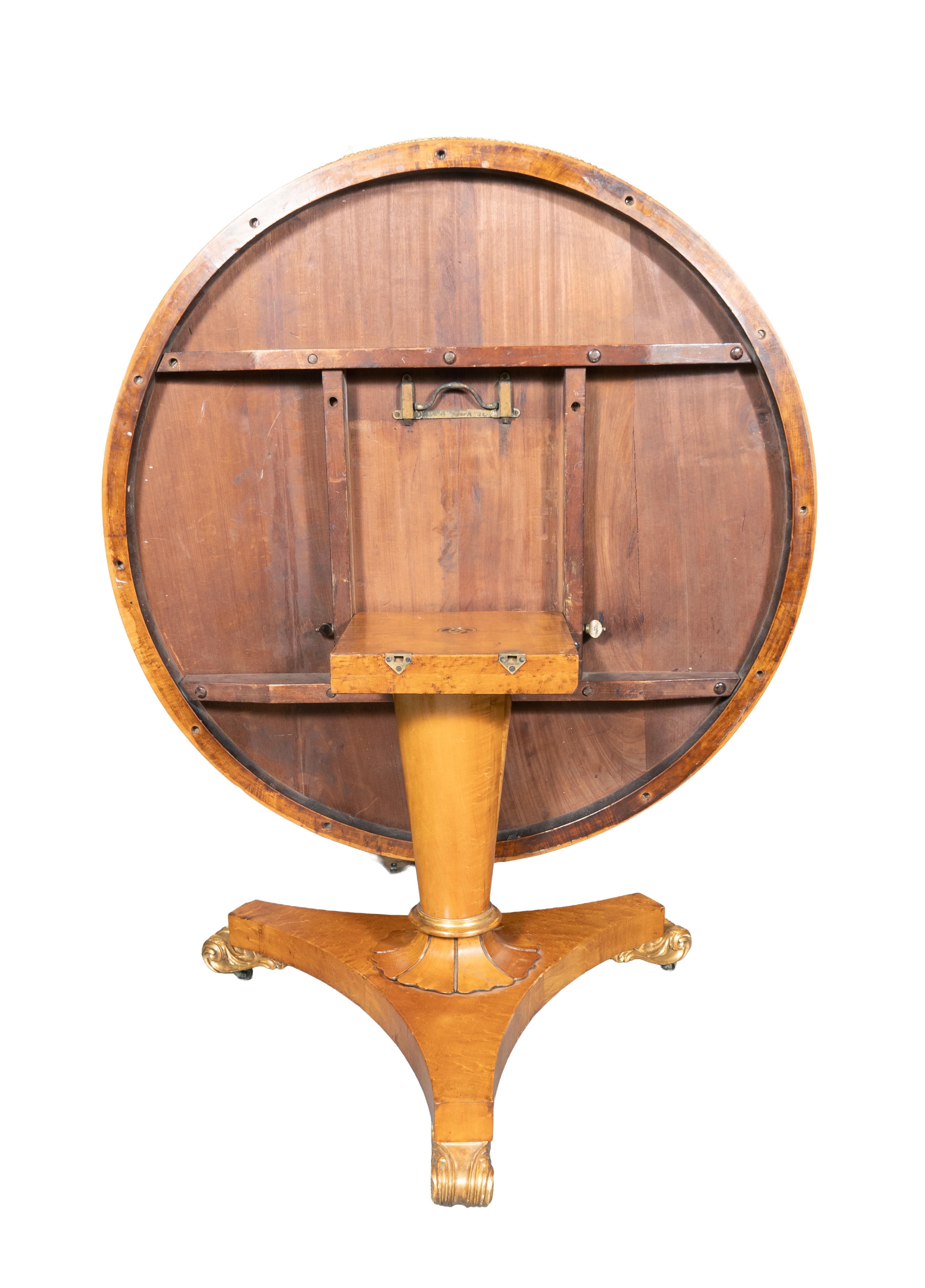Mid-19th Century William IV Maple Center Table For Sale
