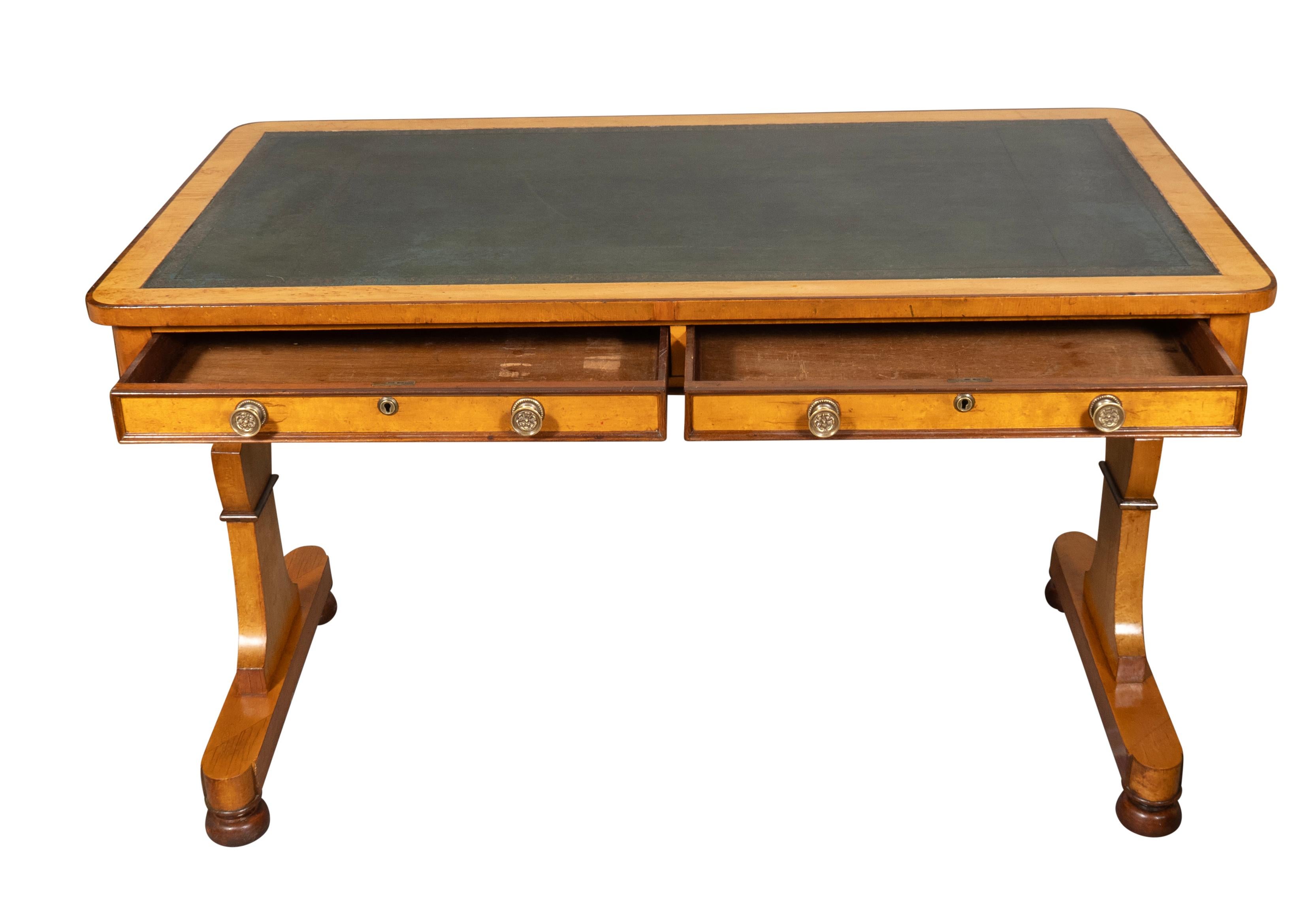 William IV Ahorn-Schreibtisch im Zustand „Gut“ im Angebot in Essex, MA