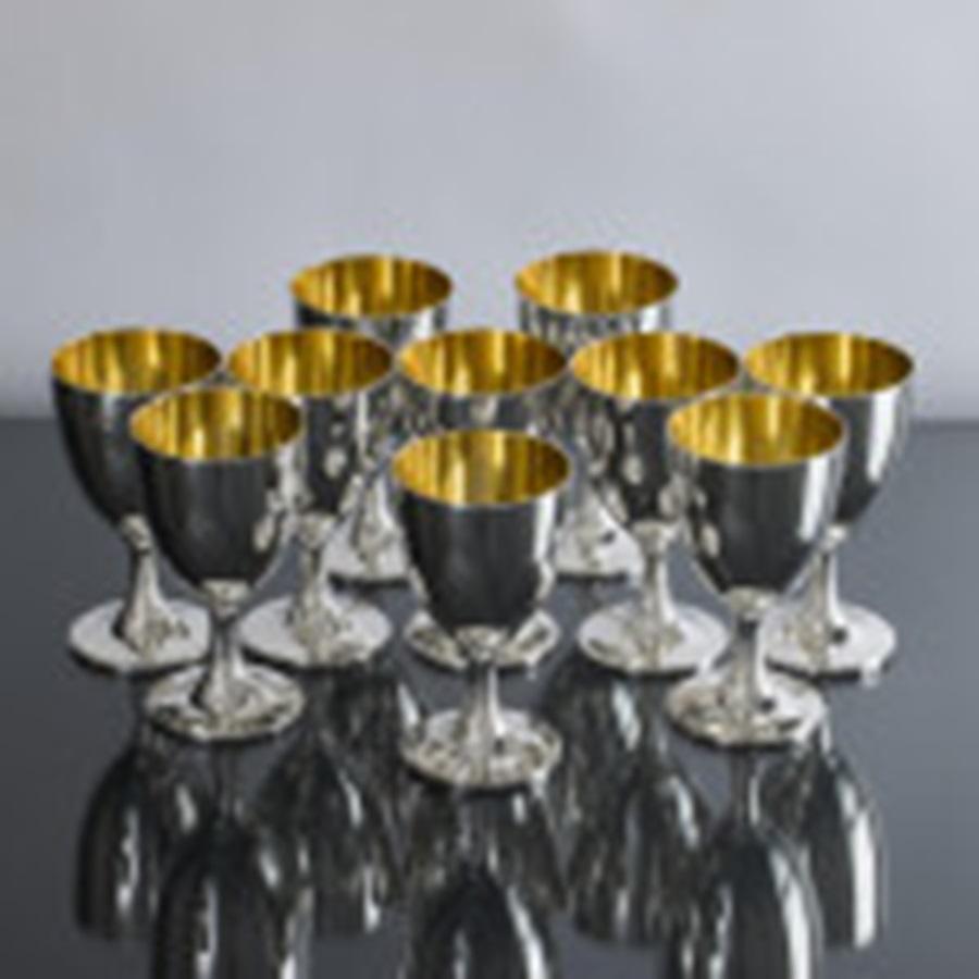 Set of eight gilt-lined silver wine goblets In Good Condition In London, GB