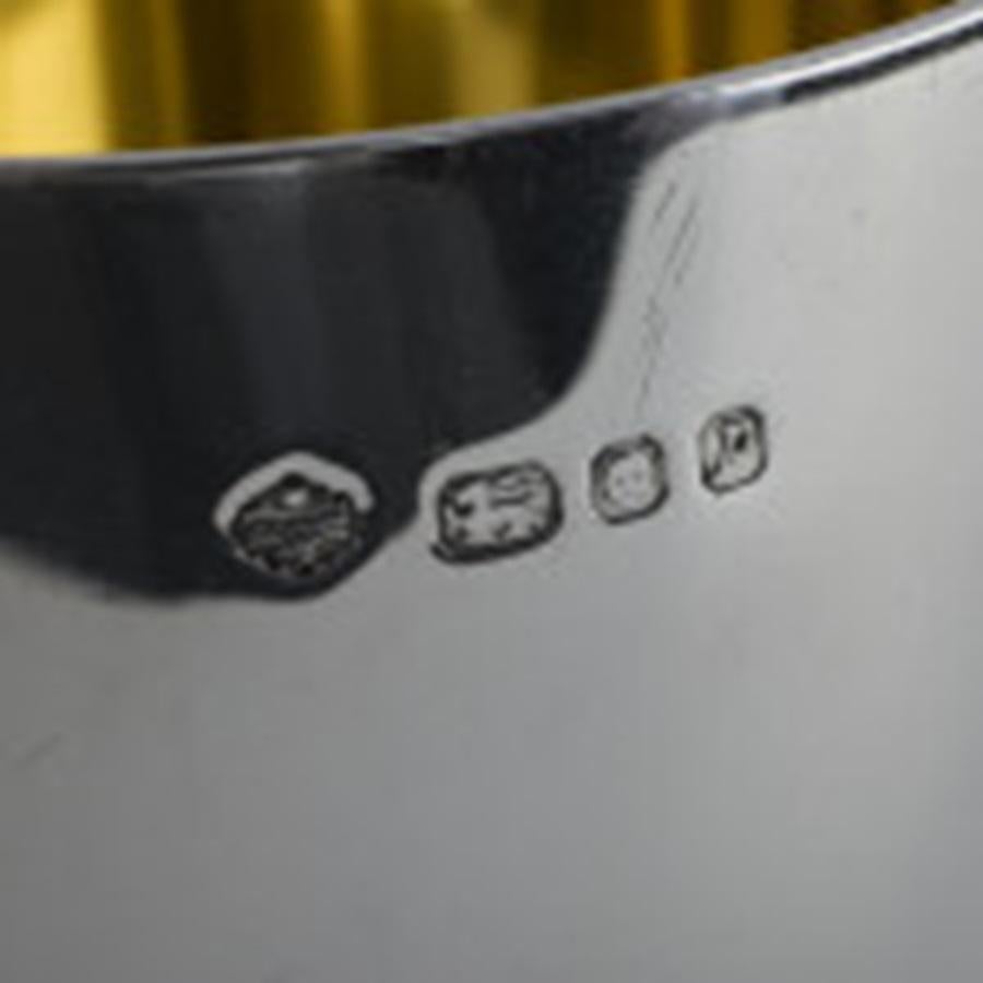 Set di otto calici da vino in argento dorato in vendita 1