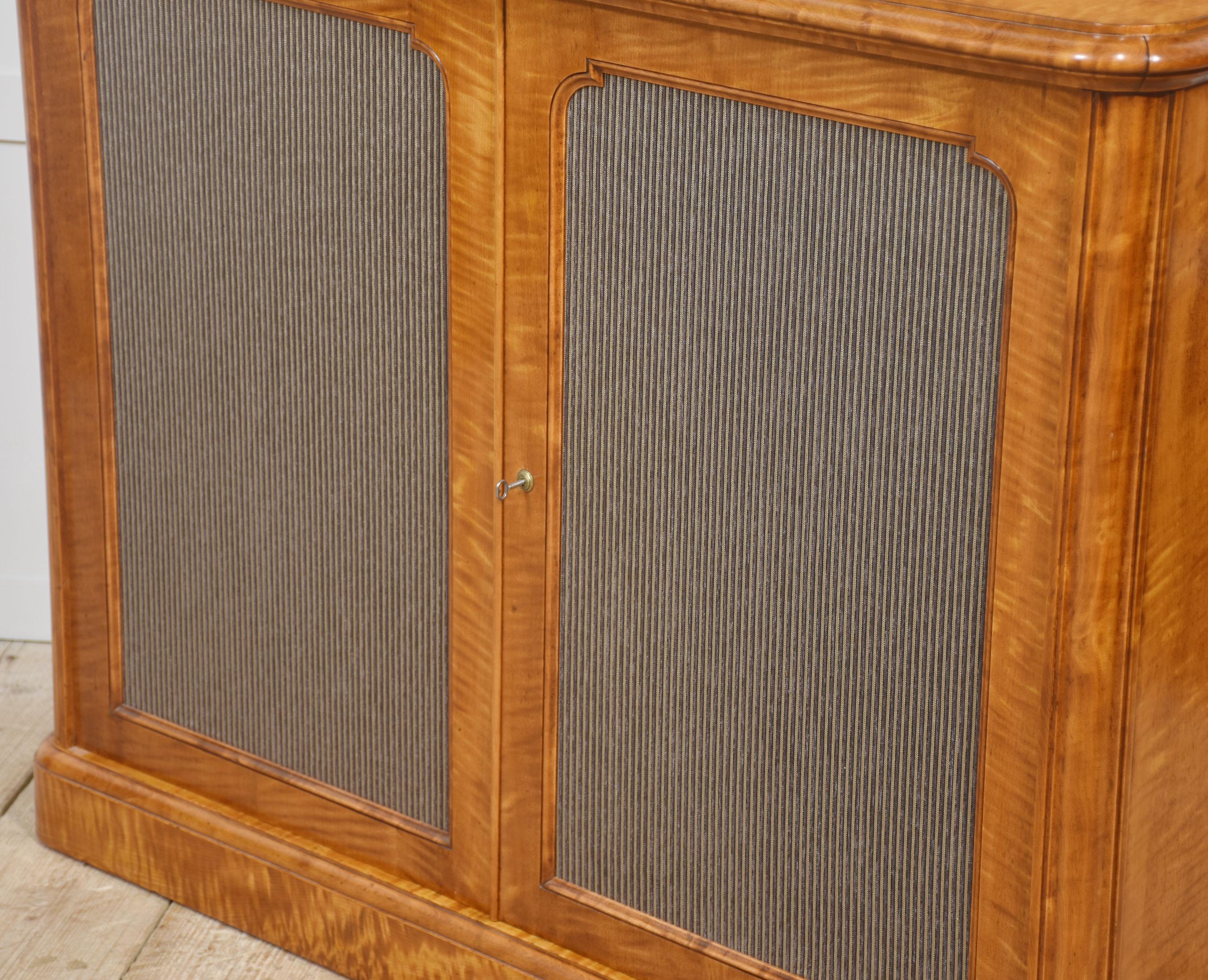 Chiffoniere d'epoca di William Williams in vendita 5