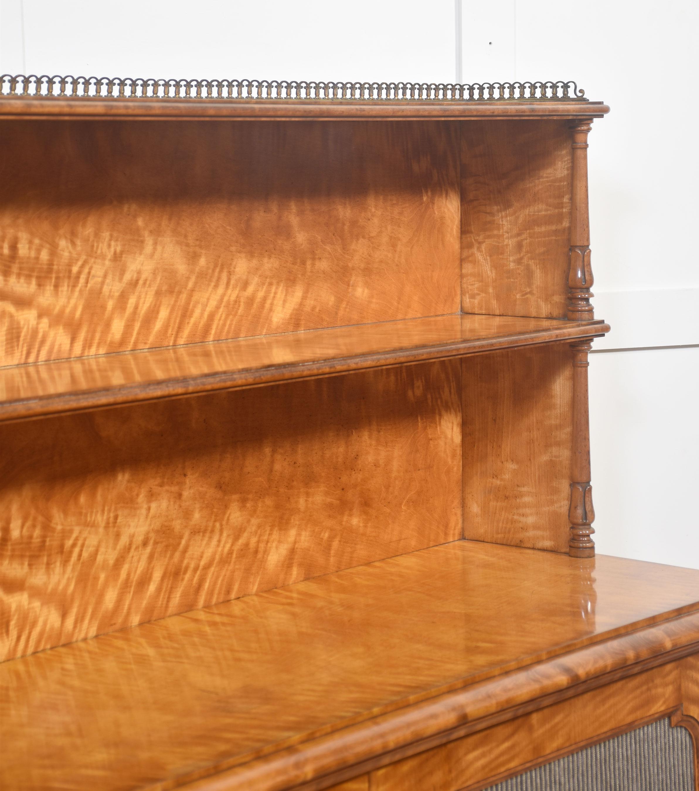 Chiffoniere d'epoca di William Williams in vendita 3