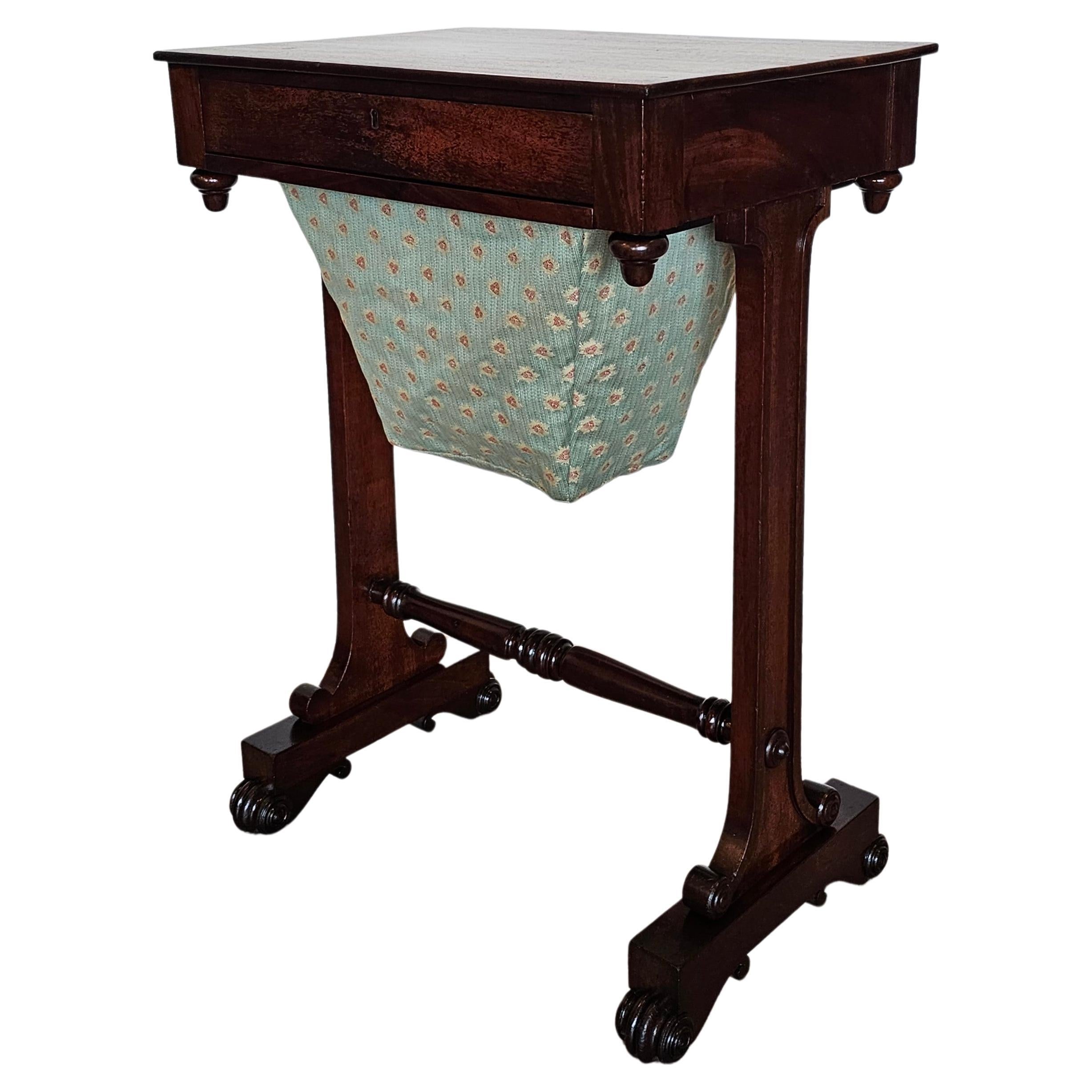 Table de travail d'époque William IV English Sewing Stand Work Table 