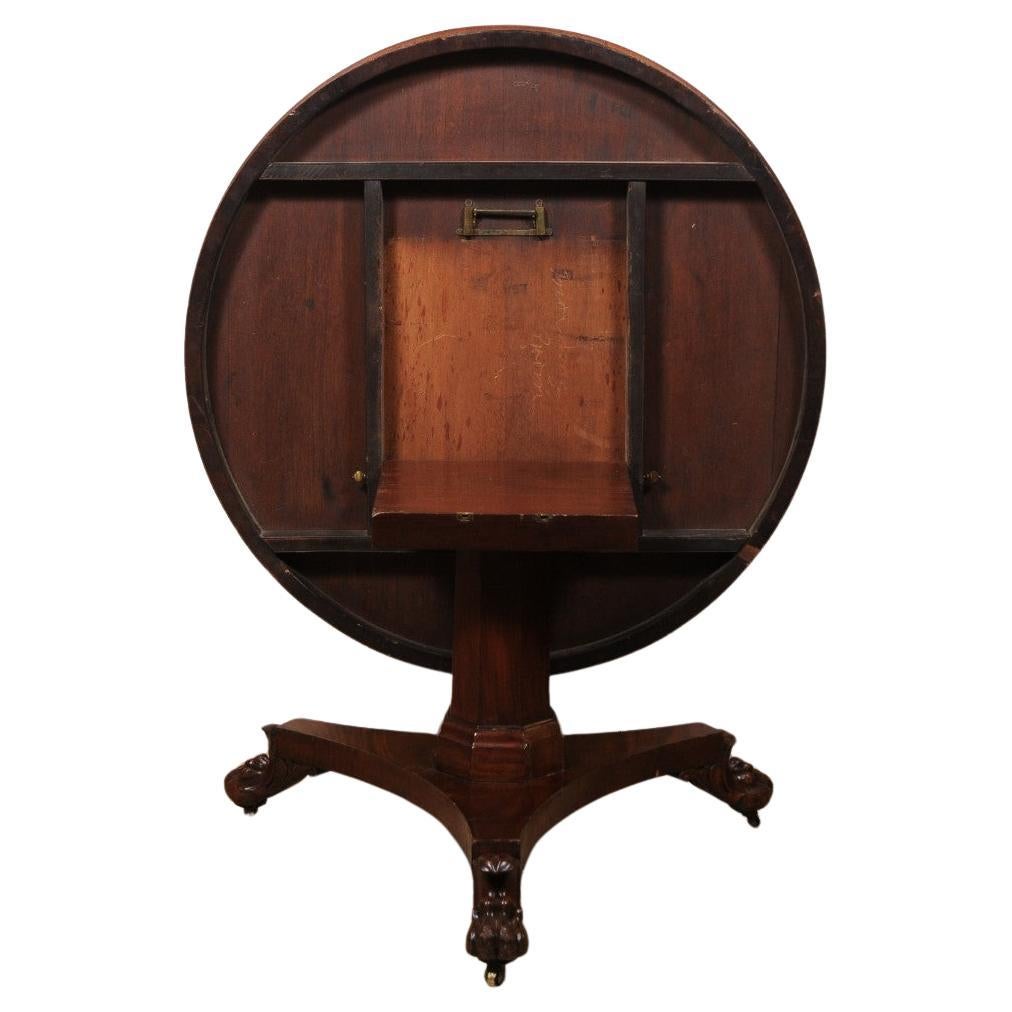 William IV period Walnut Round Tilt-Top Dining Table

Carved Feet on Pedestal Base
