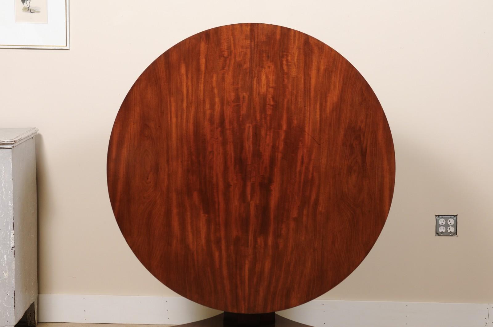 William IV period Mahogany Round Tilt-Top Dining Table Carved Claw Feet For Sale 1