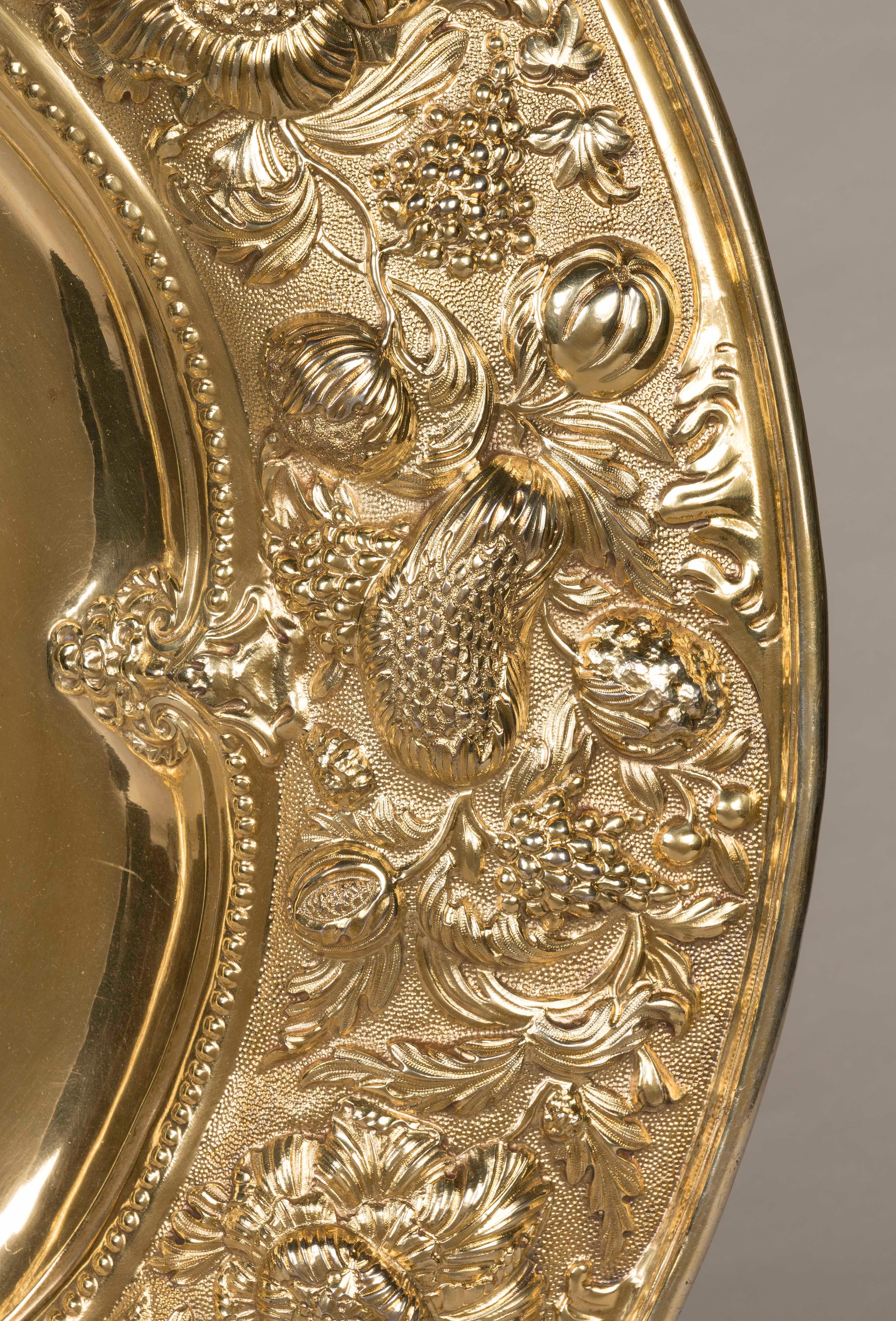 William IV Period Silver Gilt Charger Dish by Robert Garrard II with Provenance In Good Condition For Sale In London, GB