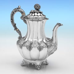 Cafetera de plata de ley de la época de Guillermo IV, matasellada en Londres en 1835