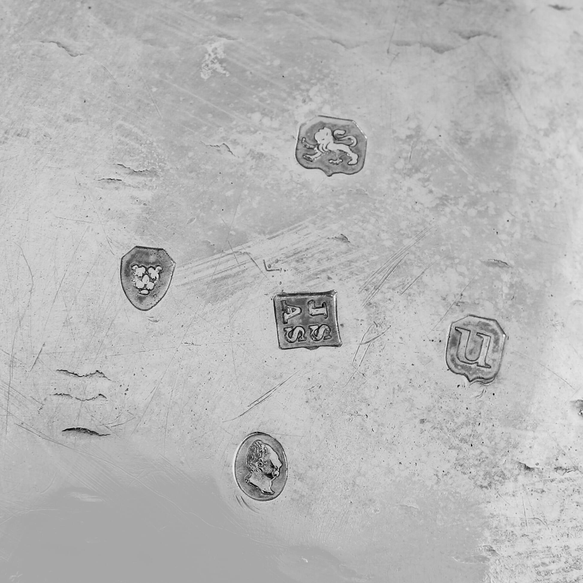 Cafetière en argent d'époque William IV, poinçonnée à Londres en 1835 en vente 1