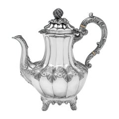 William IV period sterling silver coffee pot hallmarked in London in 1835