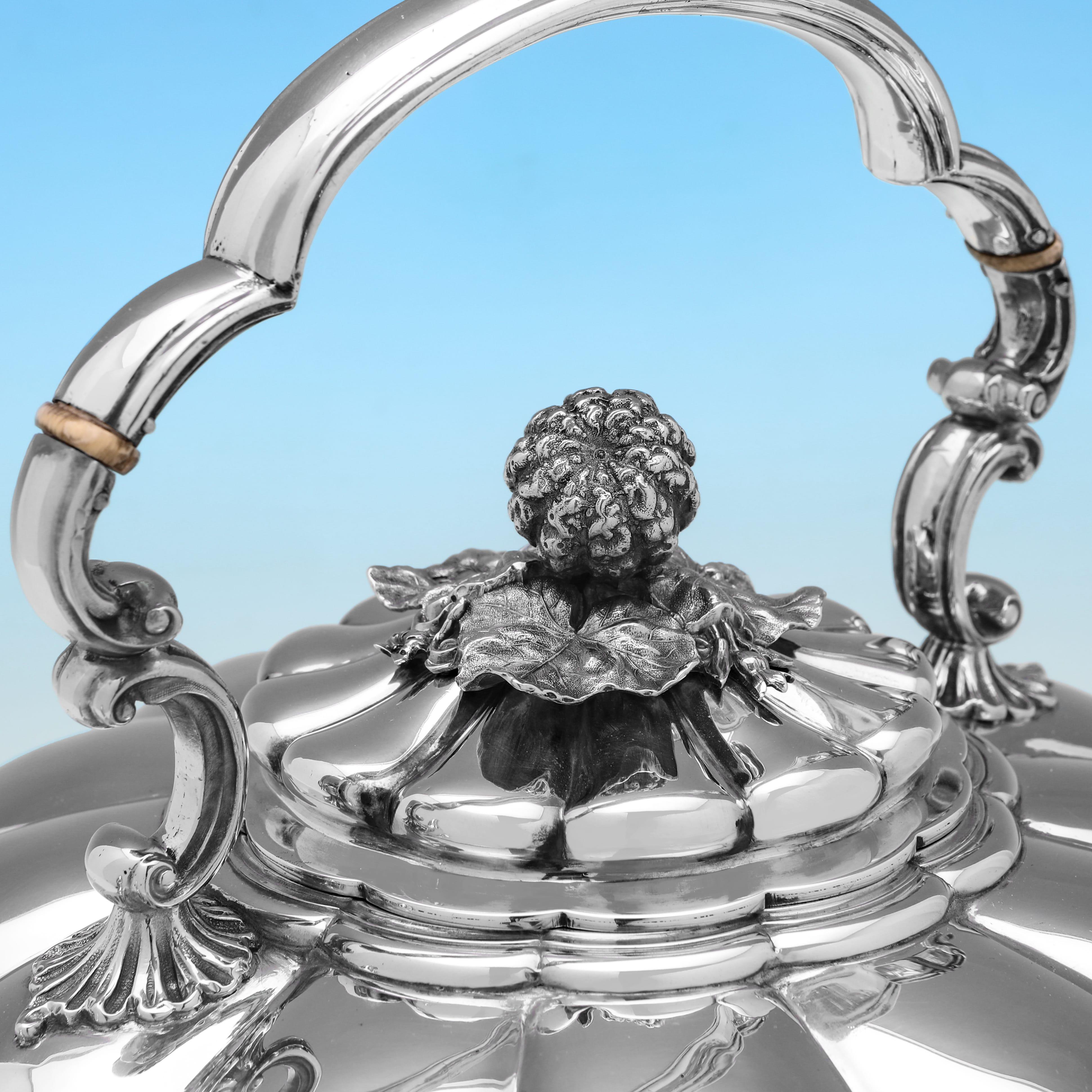 Guglielmo IV Bollitore in argento sterling del periodo di William IV realizzato nel 1831 e 1833 da Barnards in vendita