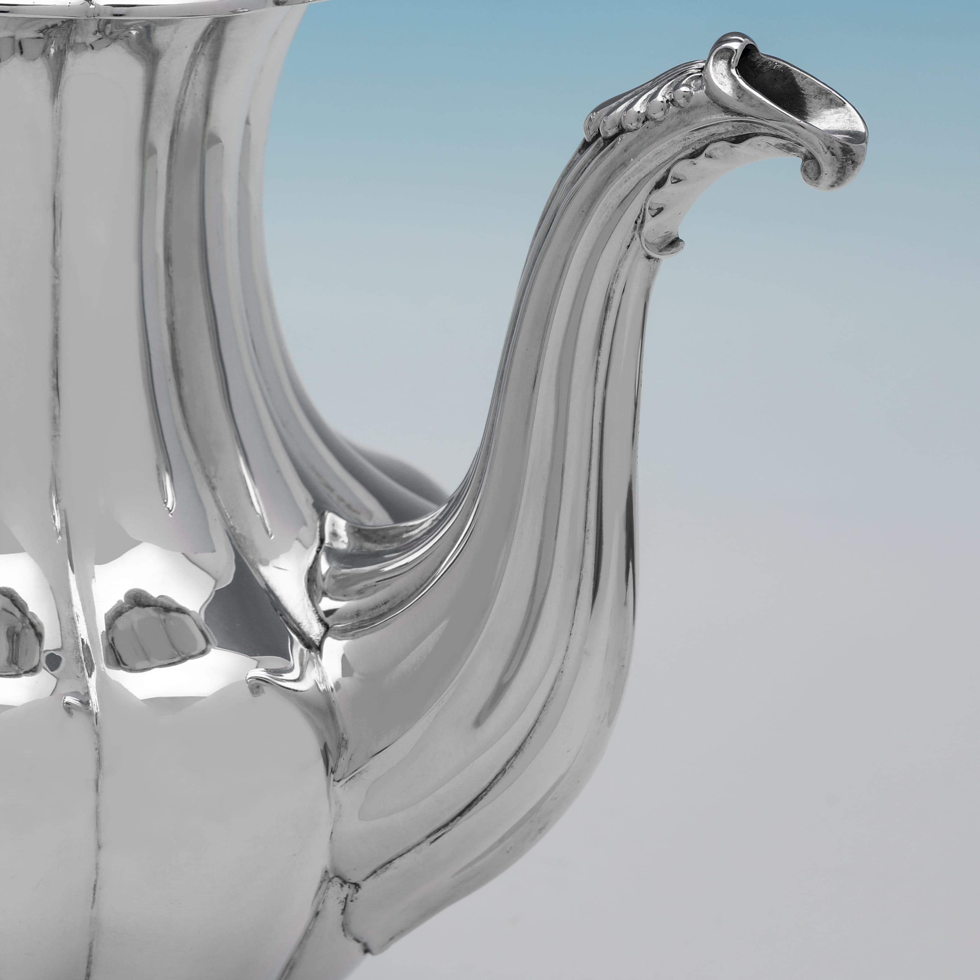 Anglais Cafetière en argent sterling d'époque A Williams Silver, modèle Melon, par Barnards - 1834 en vente