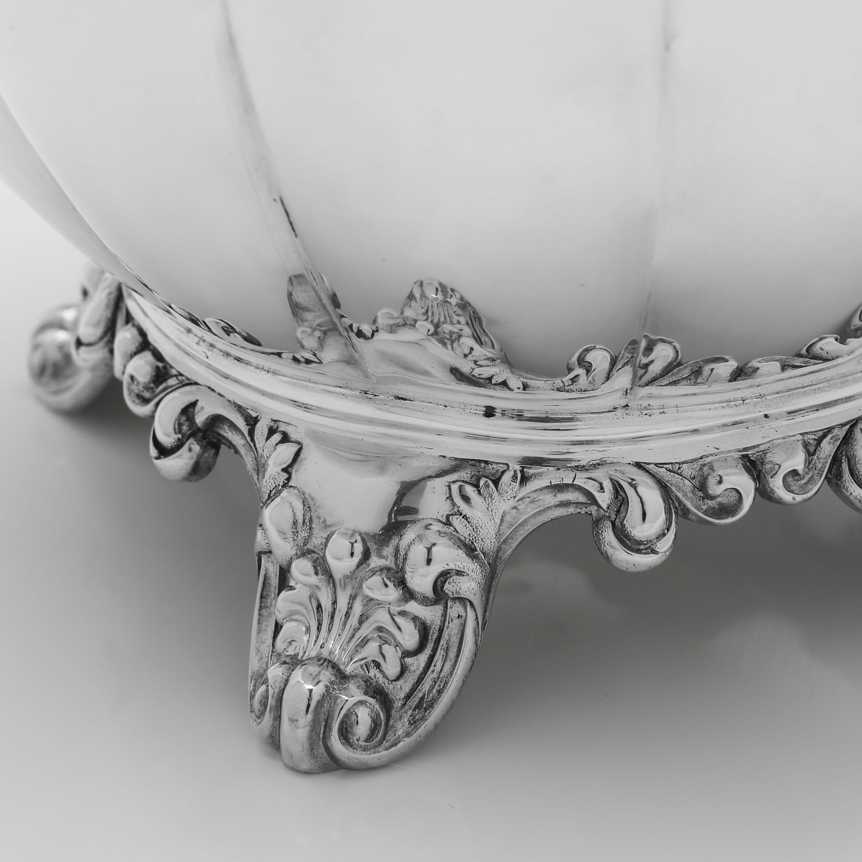 Milieu du XIXe siècle Cafetière en argent sterling d'époque A Williams Silver, modèle Melon, par Barnards - 1834 en vente