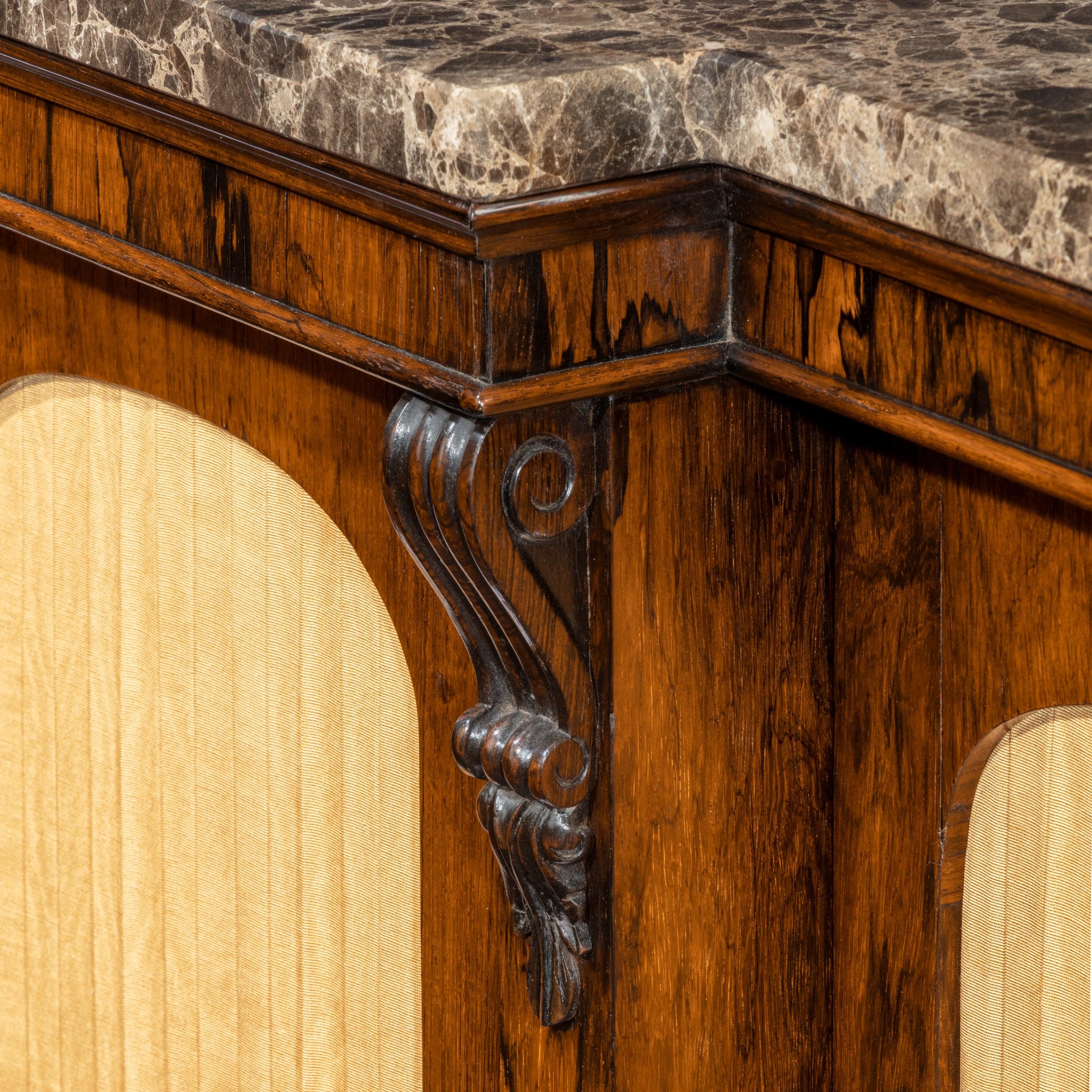 Metà XIX secolo Armadietto a due ante in legno di palissandro di William IV in vendita
