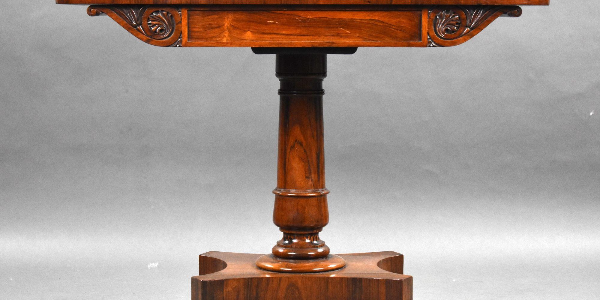 William IV Rosewood Card Table In Good Condition For Sale In Chelmsford, Essex