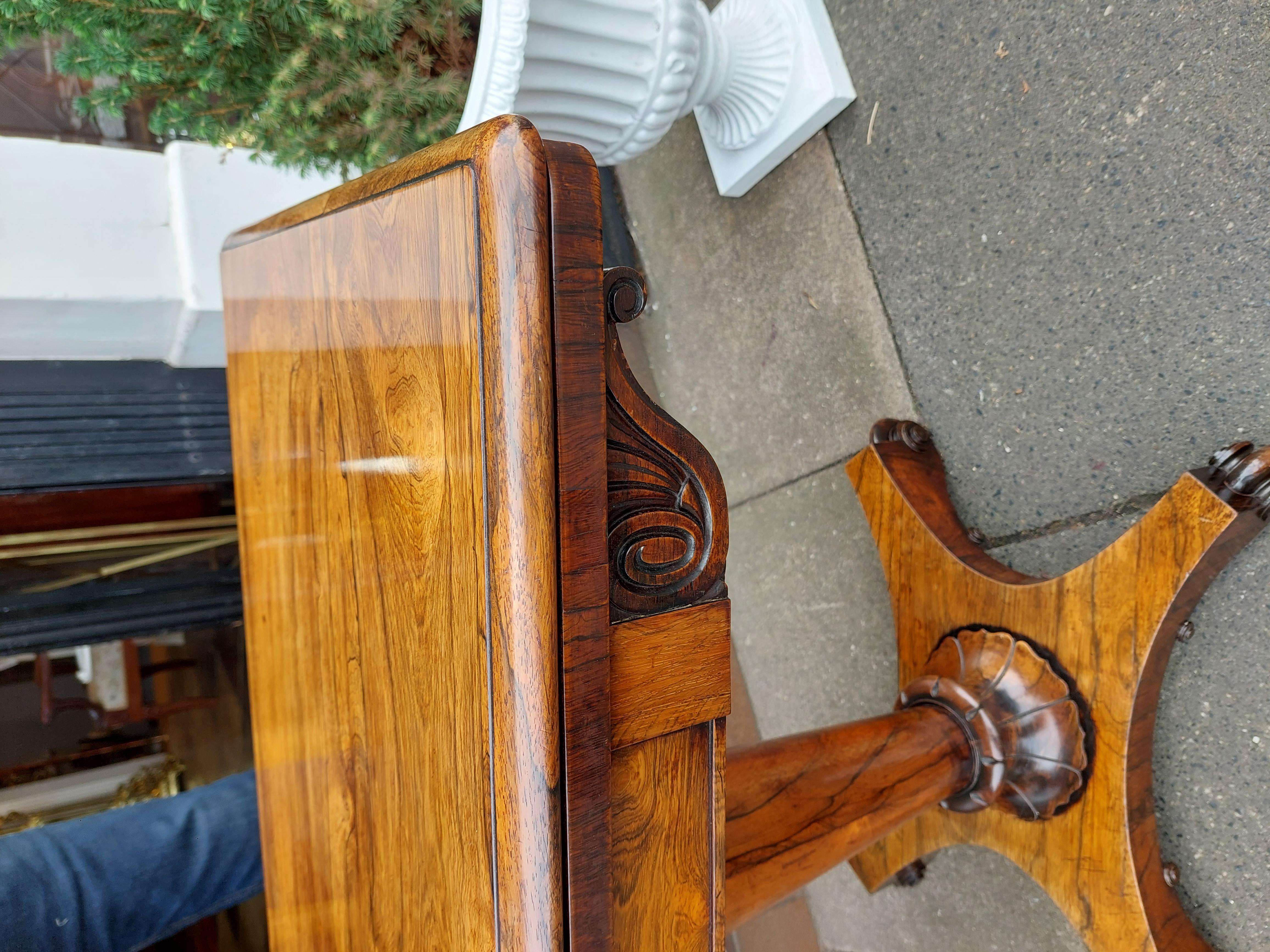 Milieu du XIXe siècle Table à cartes William IV en bois de rose en vente