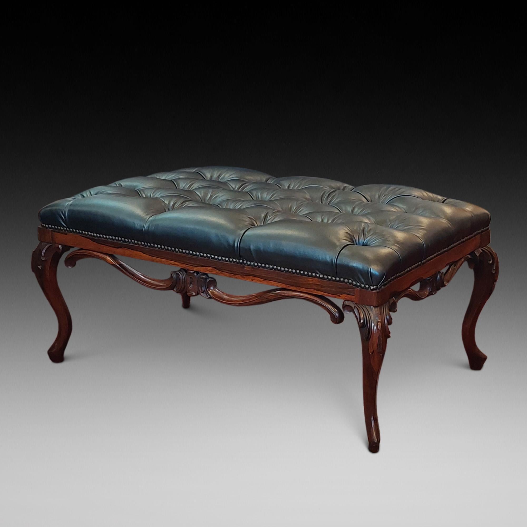 Taburete para chimenea William IV Rosewood con patas cabriolé, friso decorado y tapizado en cuero de pizarra - 38 