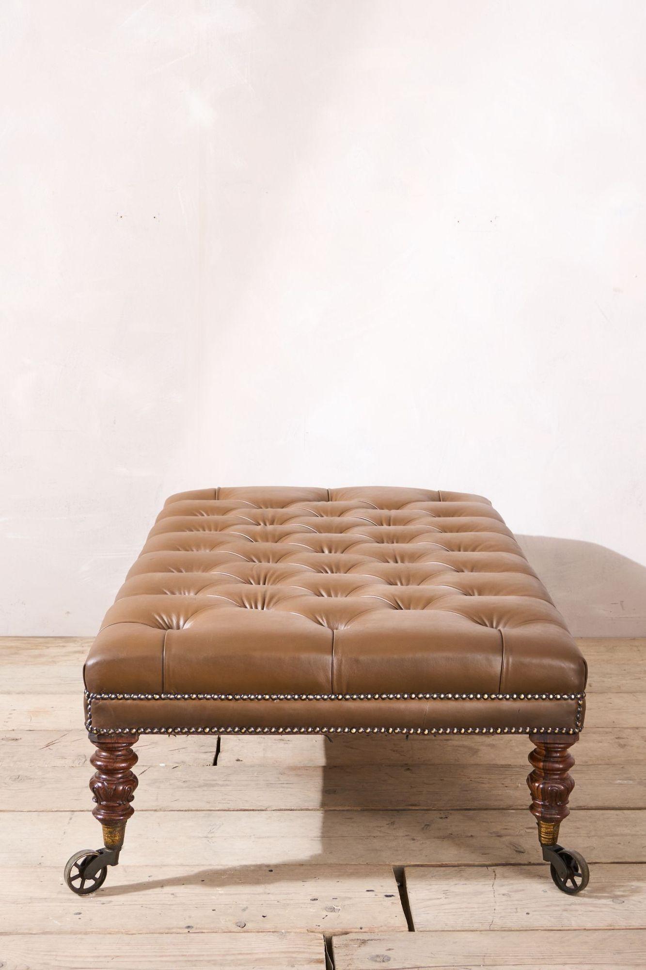 William IV Pata de palisandro y ruedas de latón taburete otomano grande en venta 4