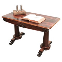 Frühes 19. Jahrhundert William IV Ornate Rosewood Bibliothek Tisch auf Scrolling Füße