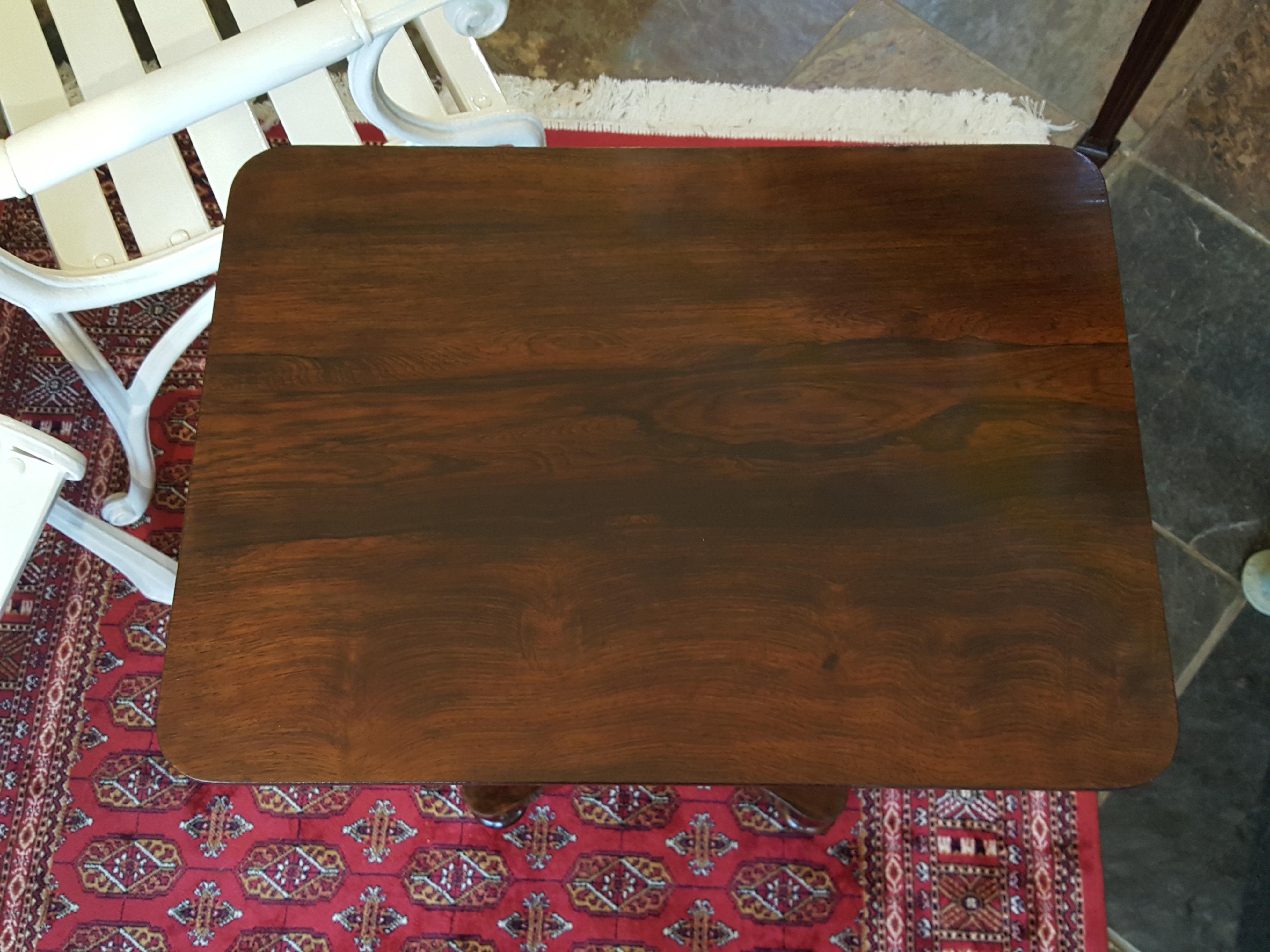 William IV Rosewood Occaisional Lamp Table In Good Condition For Sale In Altrincham, Cheshire