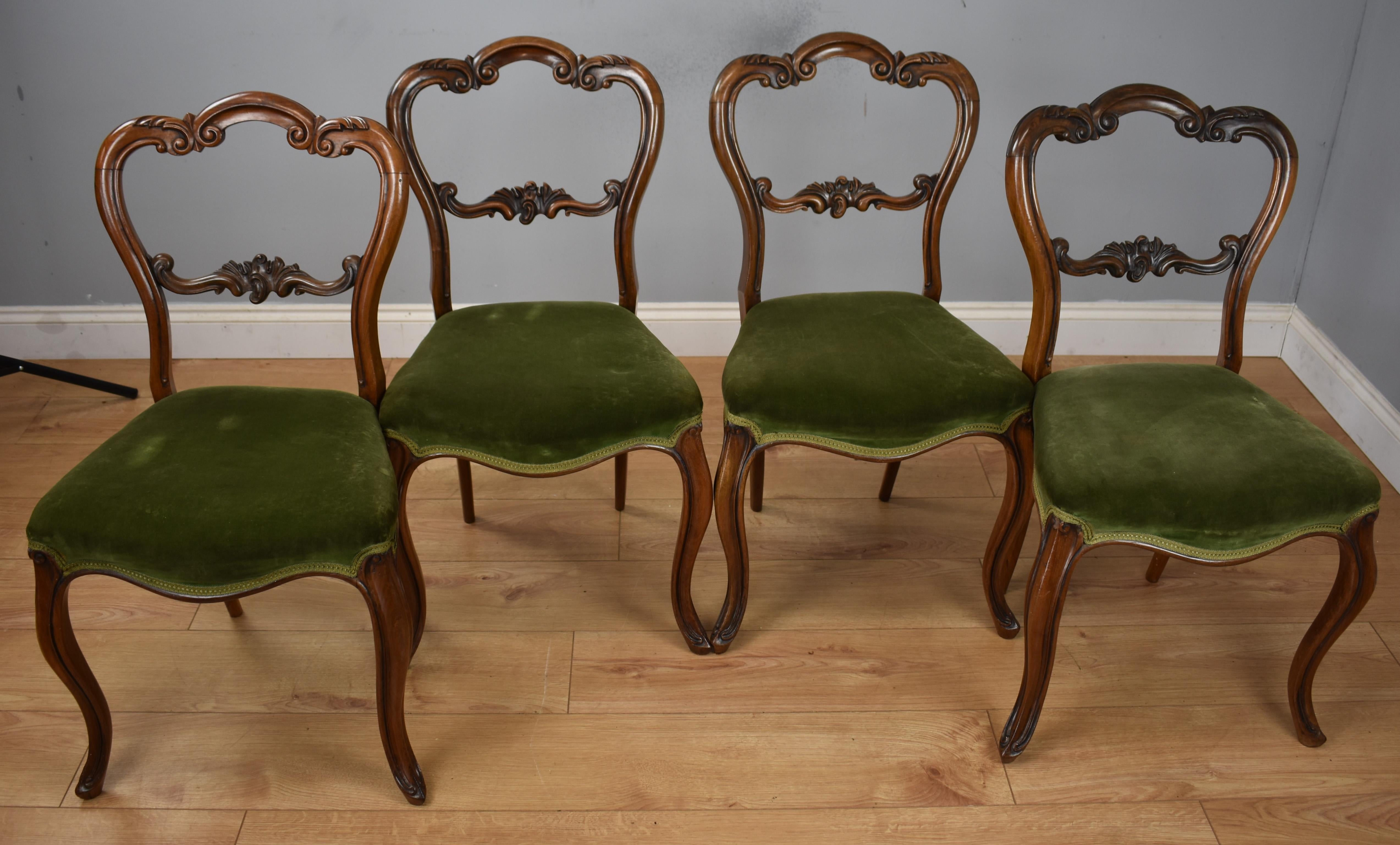 William IV Rosewood Round Dining/Breakfast Table and Four Chairs 1