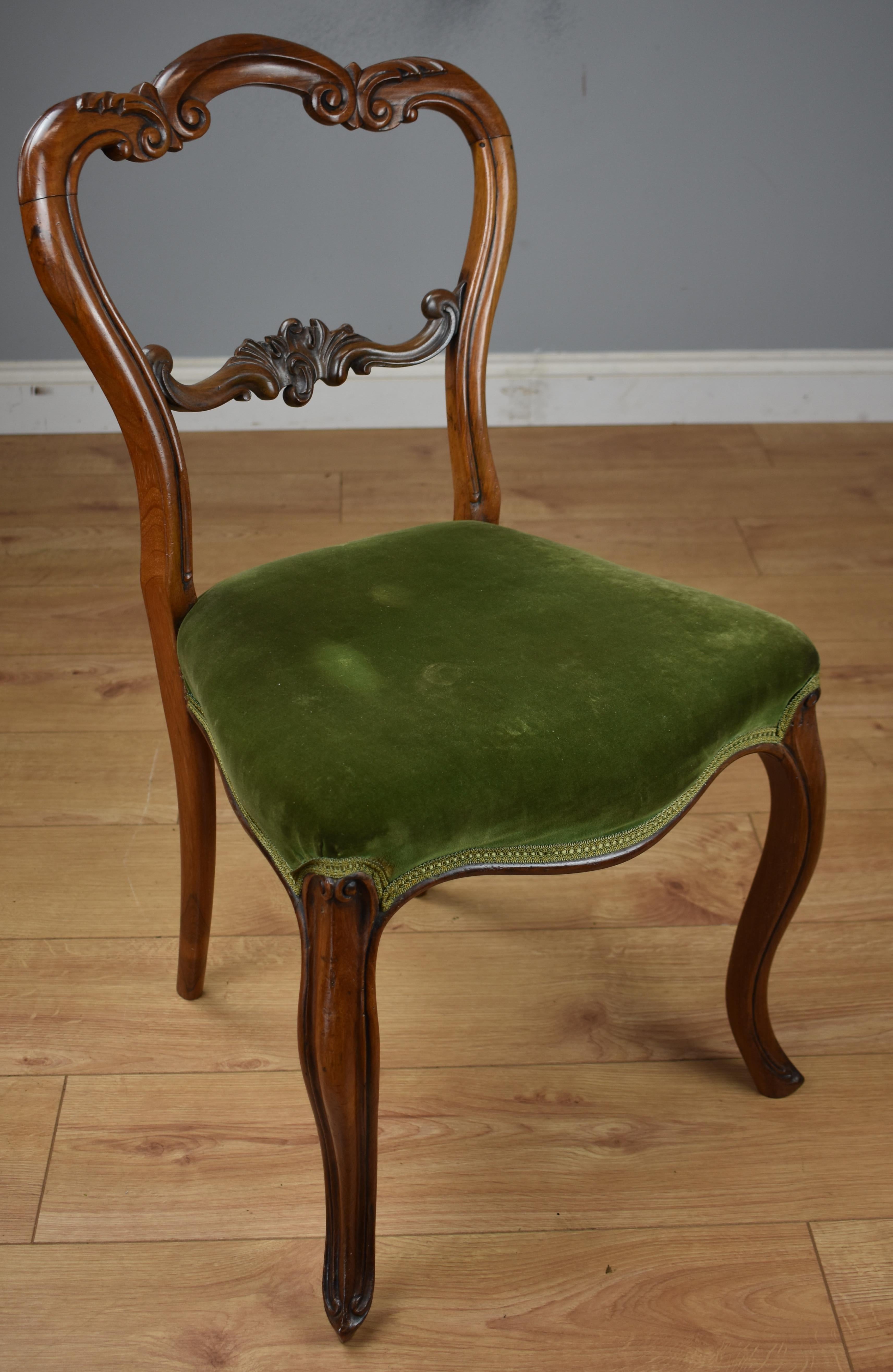 William IV Rosewood Round Dining/Breakfast Table and Four Chairs 2