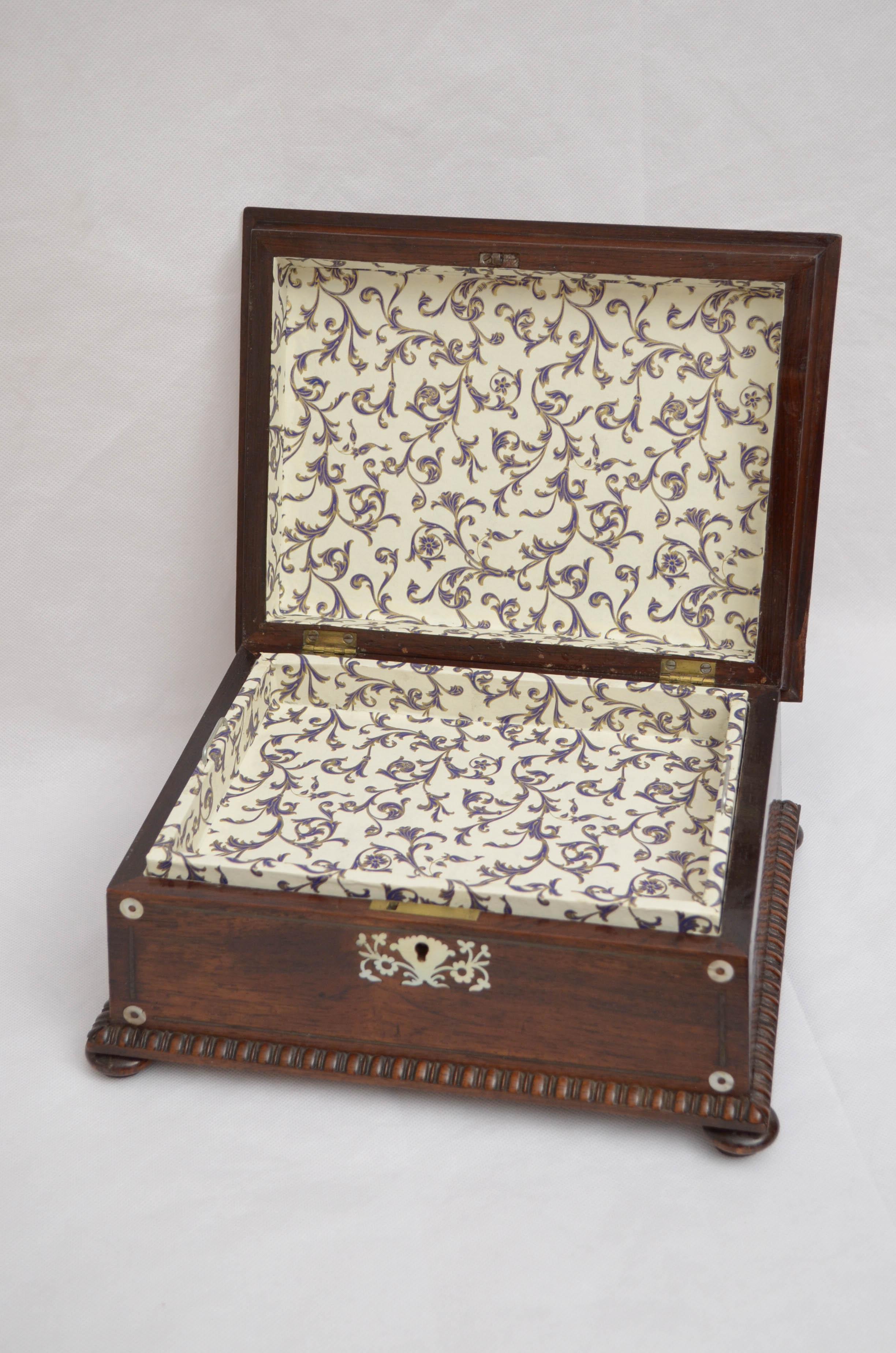 Boîte à bijoux sarcophage William IV en bois de rose en vente 5