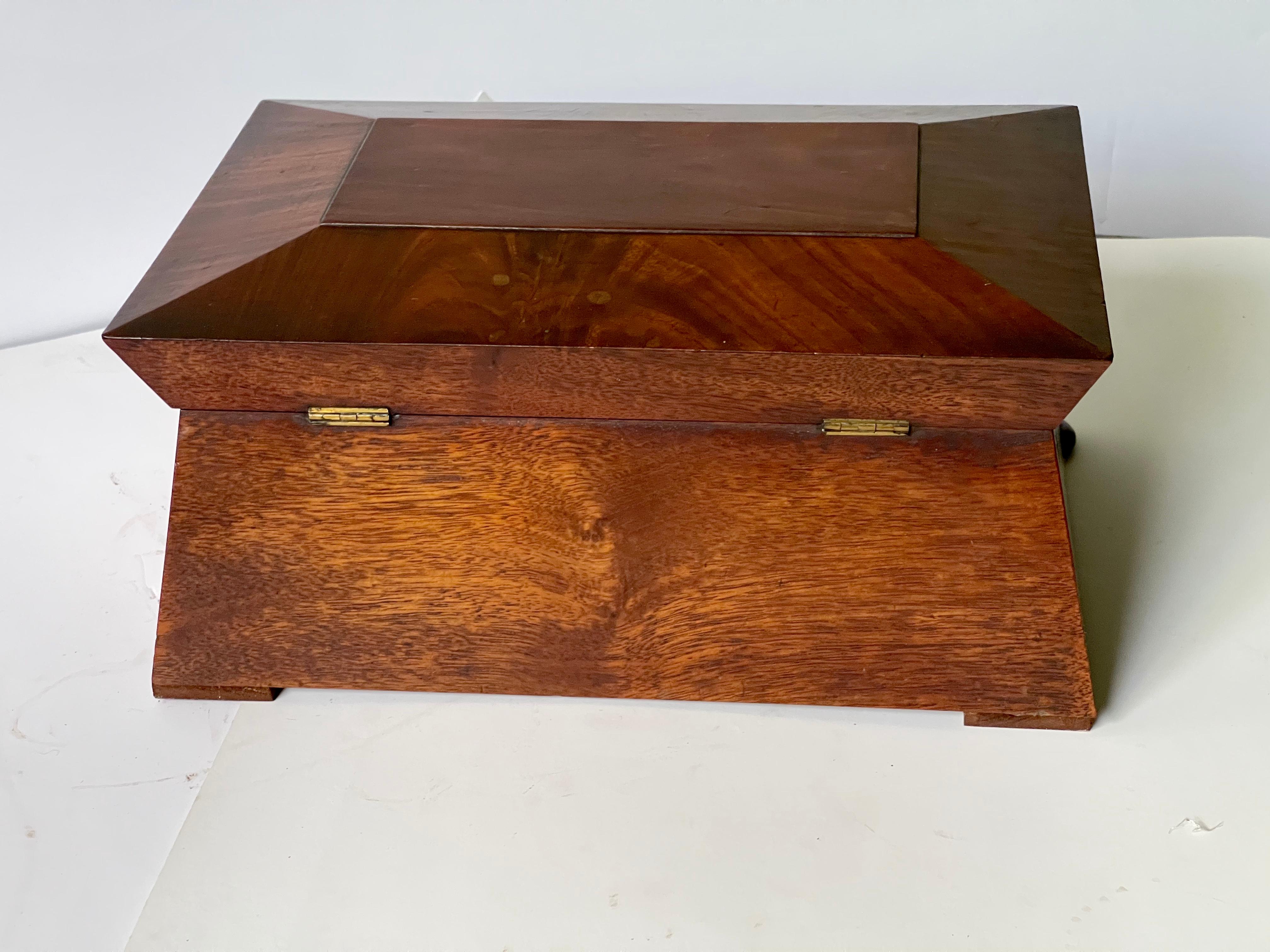 William IV Sewing Box of Mahogany 3