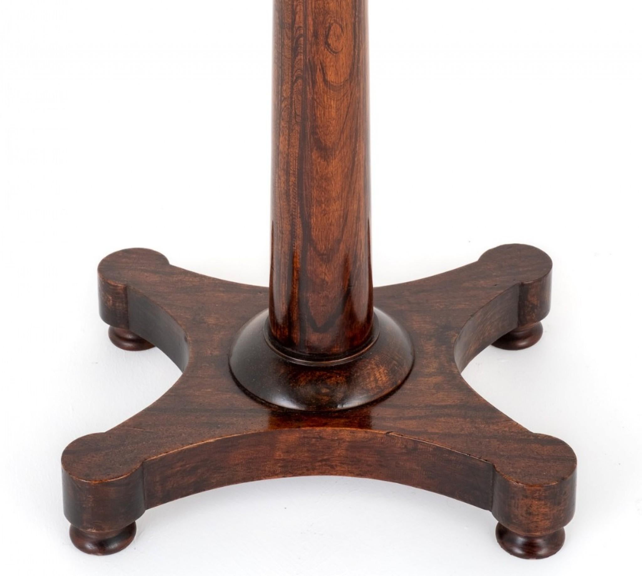 William IV Rosewood Occasional table.
19th century
The Table Stands Upon a Platform Base With Turned Bun Feet and a Turned Column.
The Top Being of an Oblong Form.
Presented in good condition.