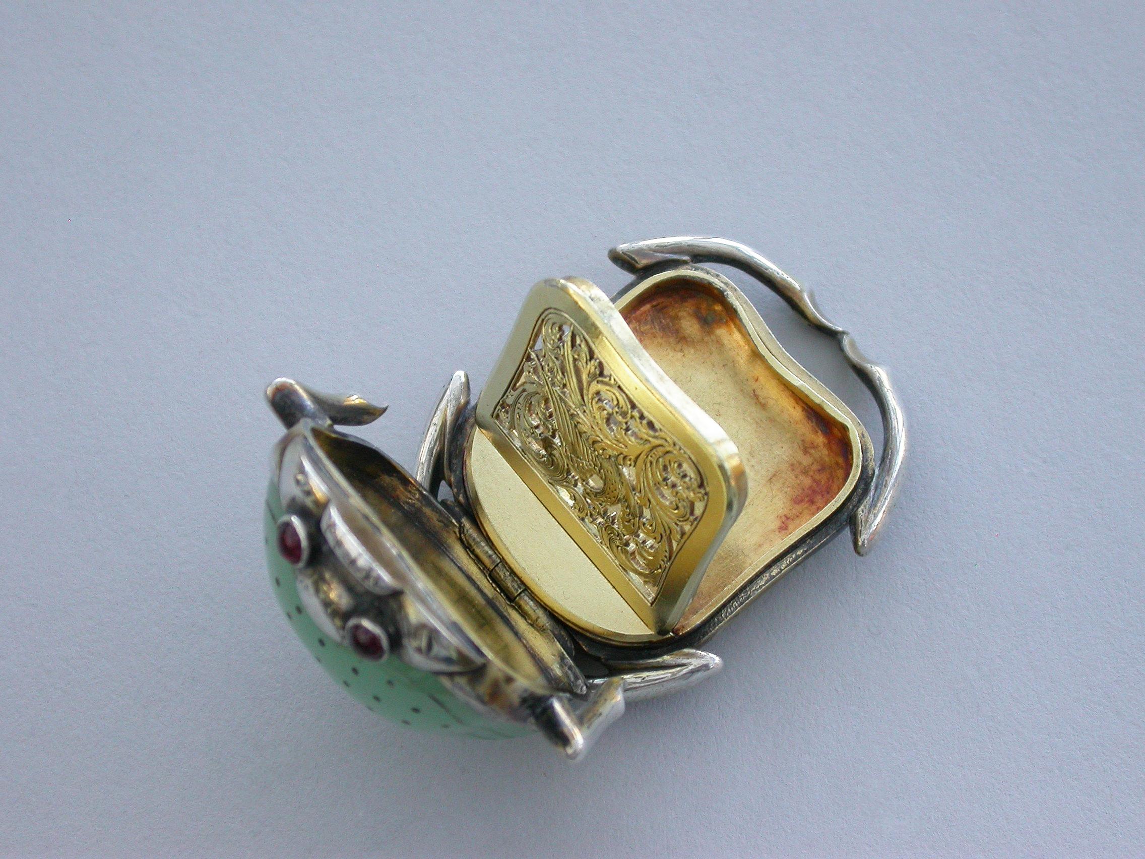 William IV Silver Gilt & Chrysoprase Scarab Beetle Vinaigrette c1840 For Sale 5