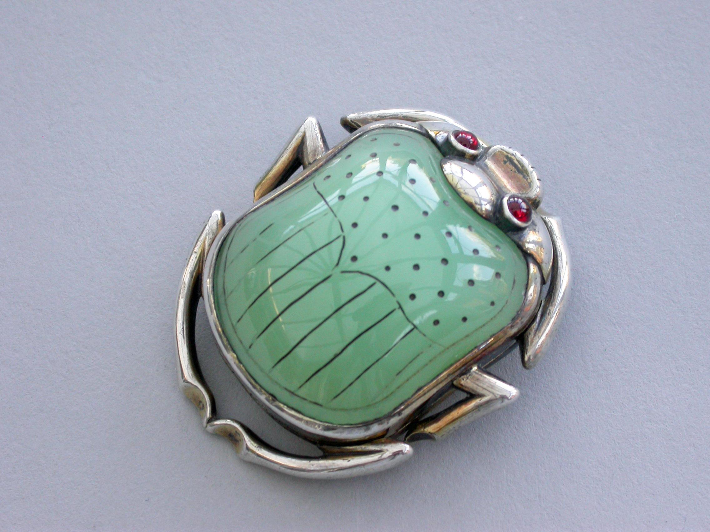 English William IV Silver Gilt & Chrysoprase Scarab Beetle Vinaigrette c1840 For Sale