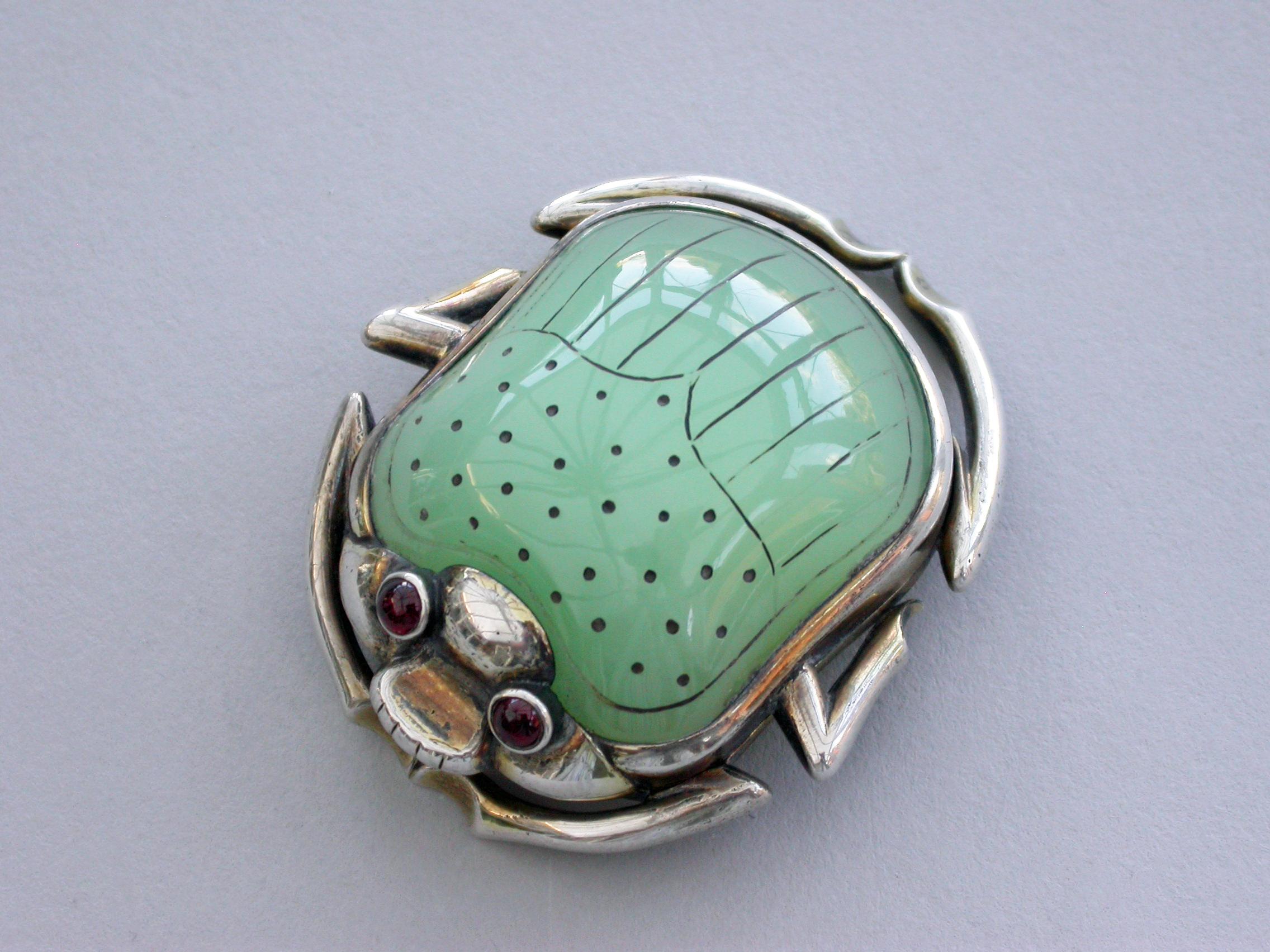 Mid-19th Century William IV Silver Gilt & Chrysoprase Scarab Beetle Vinaigrette c1840 For Sale