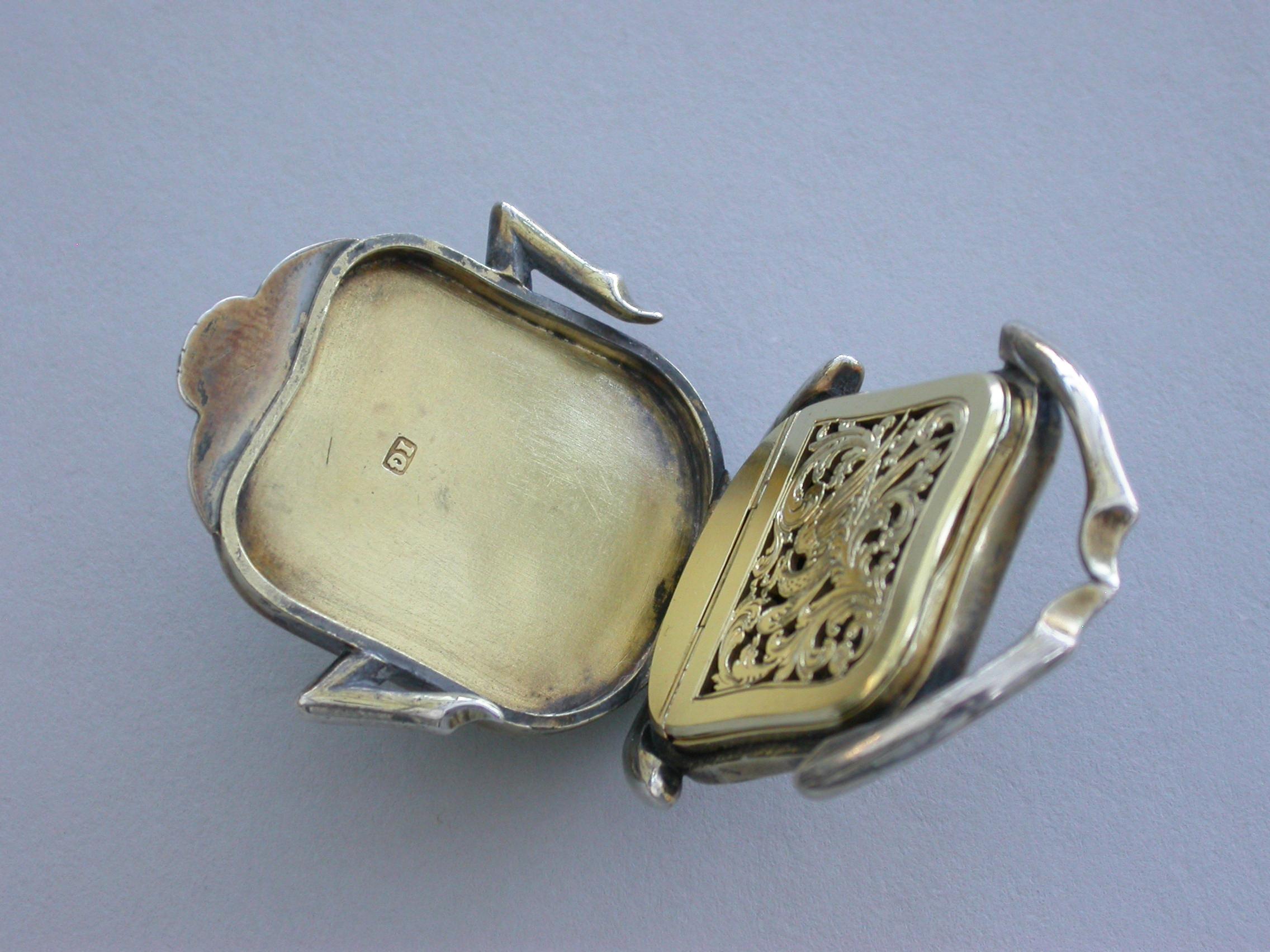 William IV Silver Gilt & Chrysoprase Scarab Beetle Vinaigrette c1840 For Sale 3