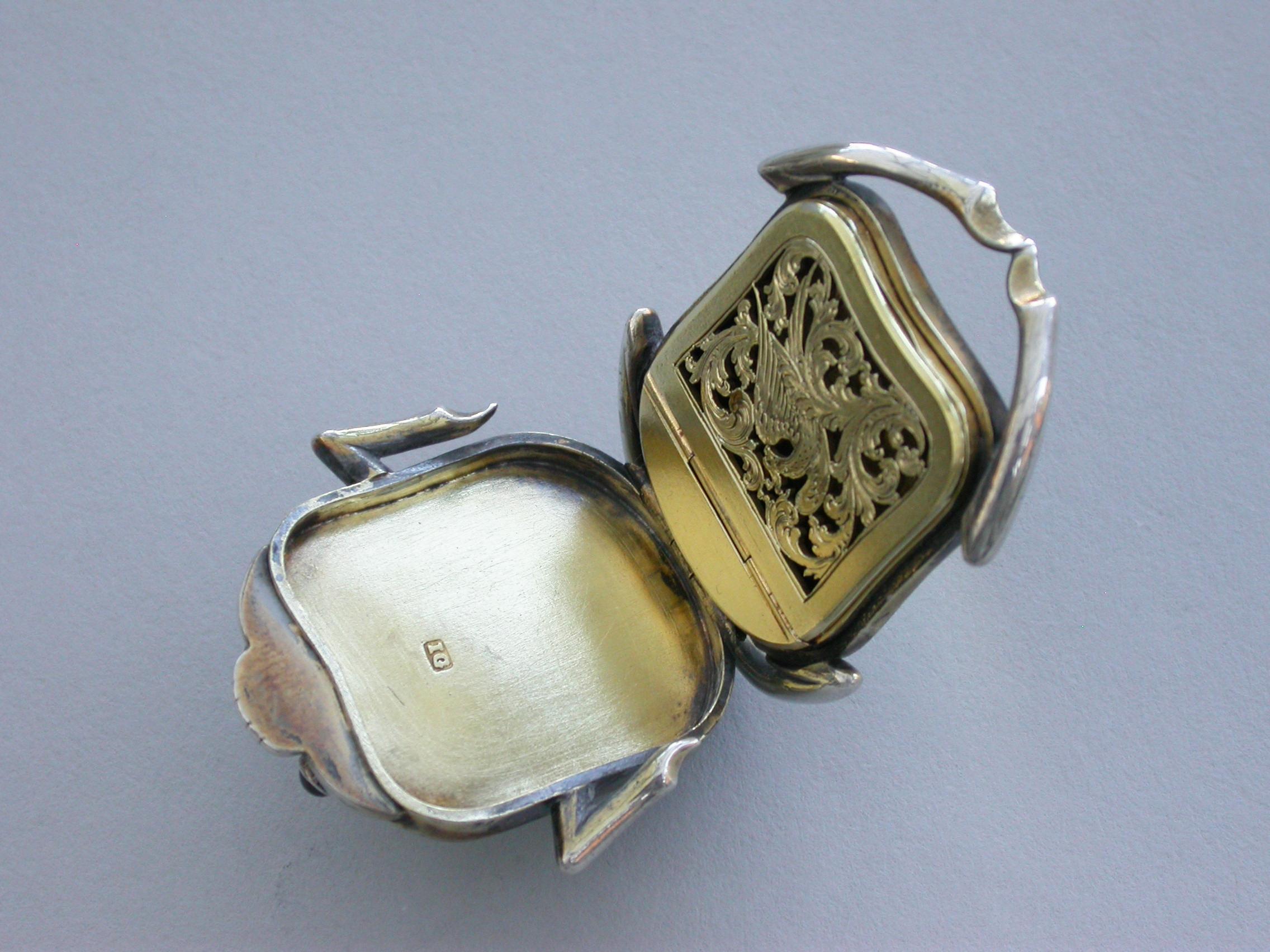 William IV Silver Gilt & Chrysoprase Scarab Beetle Vinaigrette c1840 For Sale 4