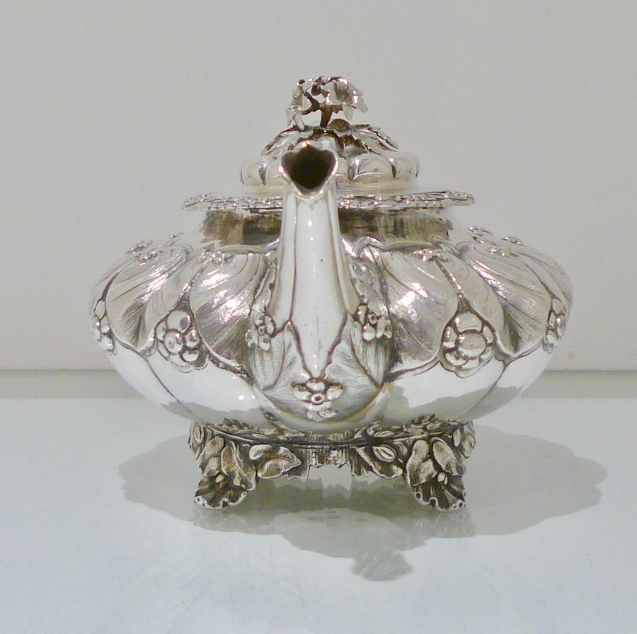 William IV Sterling Silver Irish 3-Piece Teaset Dublin 1830 Robert Smith & J In Good Condition In 53-64 Chancery Lane, London