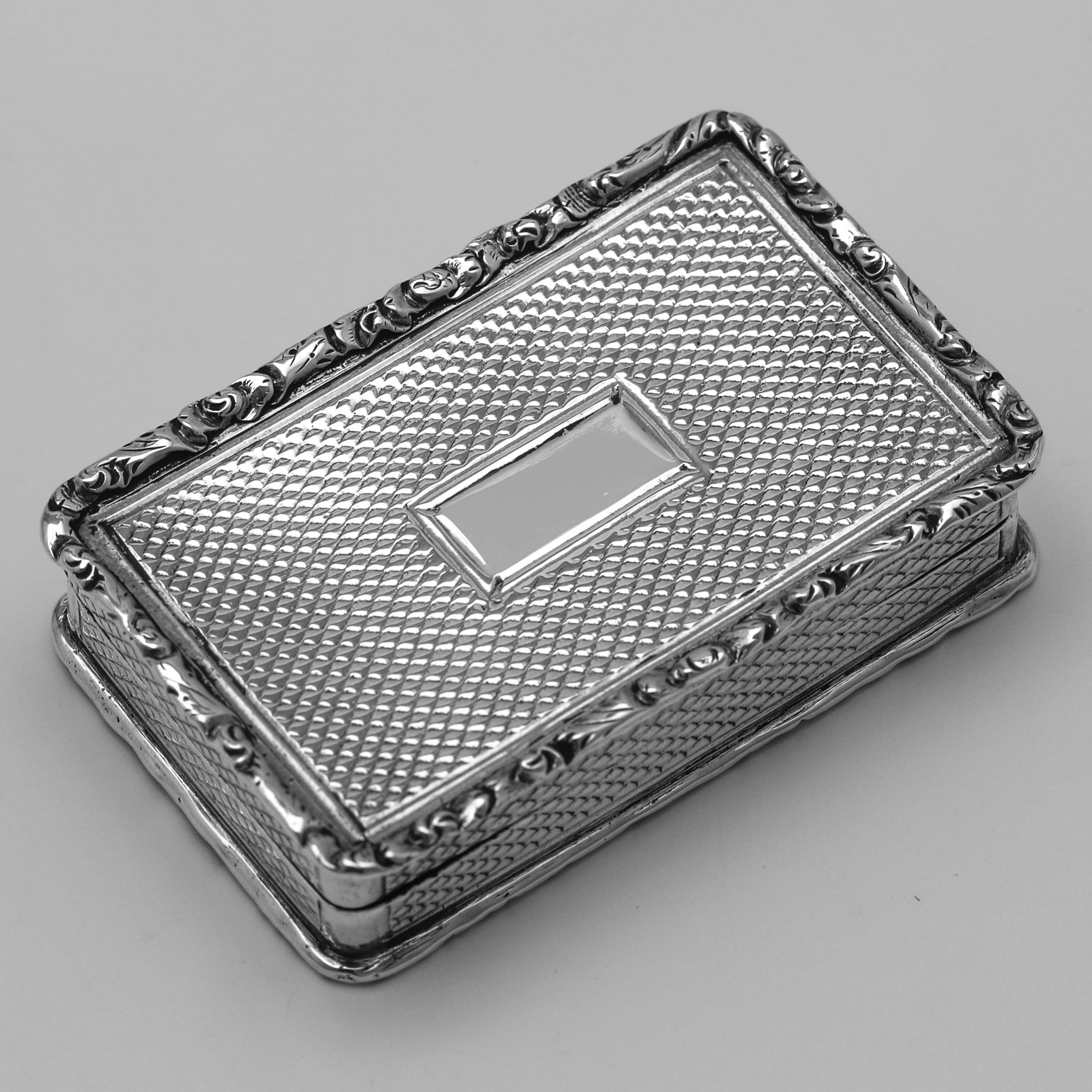 William IV Sterling Silver Newstead Abbey Vinaigrette by Taylor & Perry, 1835 For Sale 1