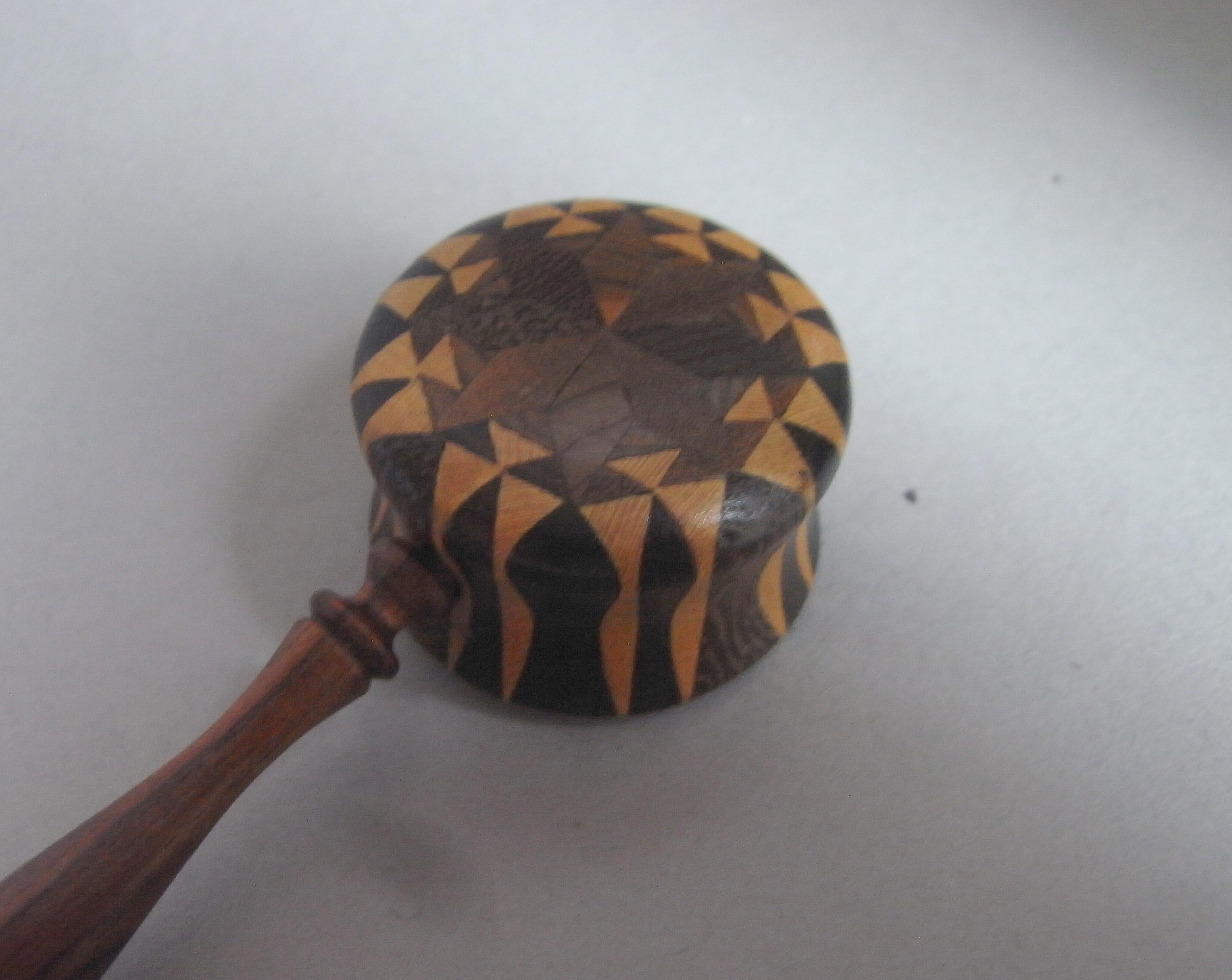 An Extremely Rare William IV Tunbridge Stickware Caddy Spoon, English and Made circa 1830.

This very rare and beautiful cadyy spoon displays a deep circular bowl with everted rim, decorated with arrow heads and roundel motifs.  This piece also has