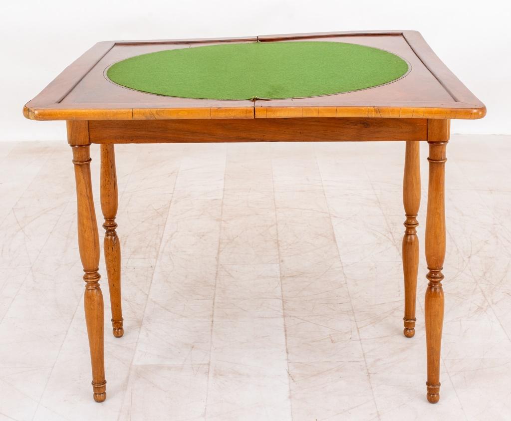 Late Victorian William IV Walnut Gate Leg Games Table, 19th C For Sale